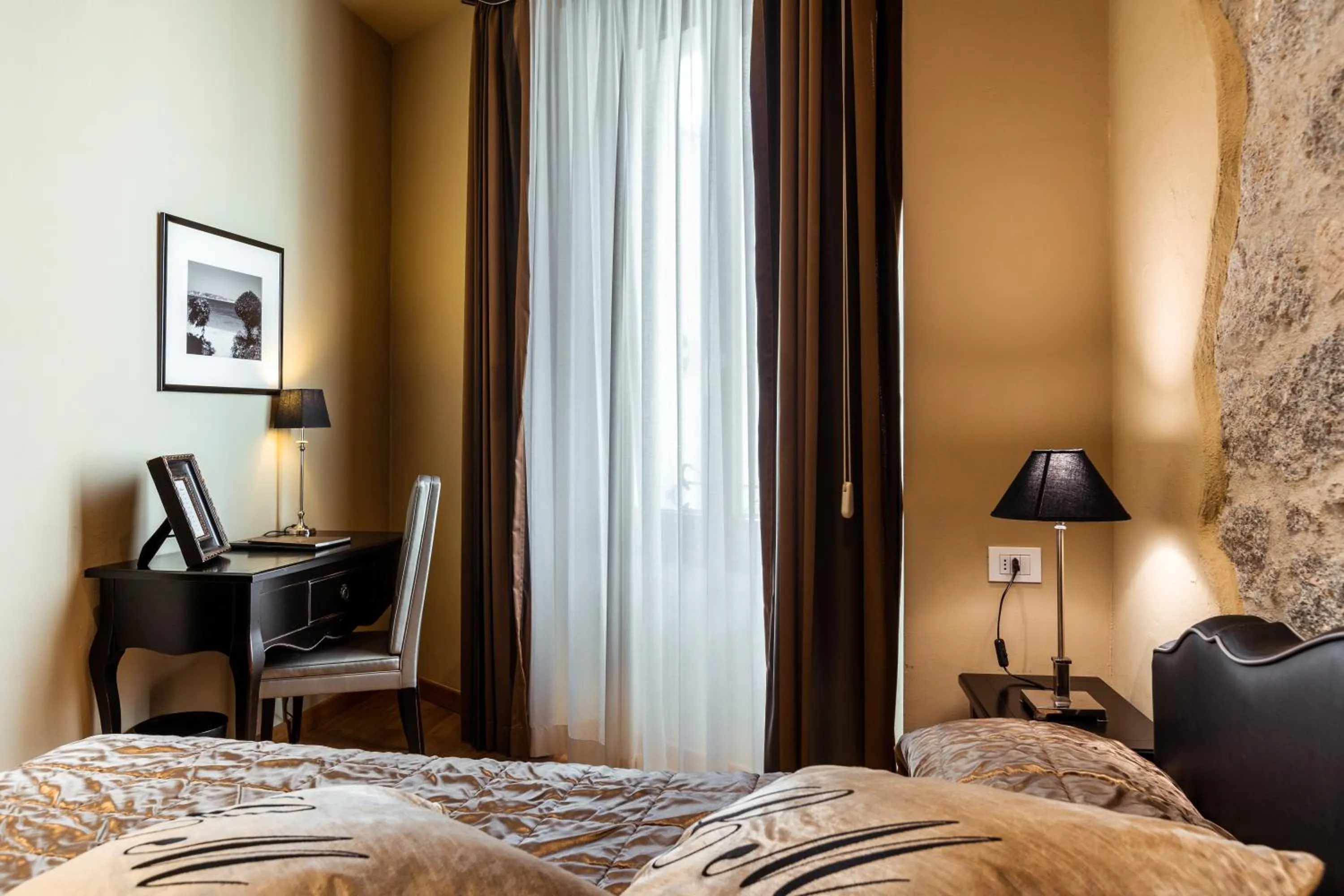 TV and multimedia, Bed in La Locanda Del Conte Mameli - Boutique Hotel & Suite SPA