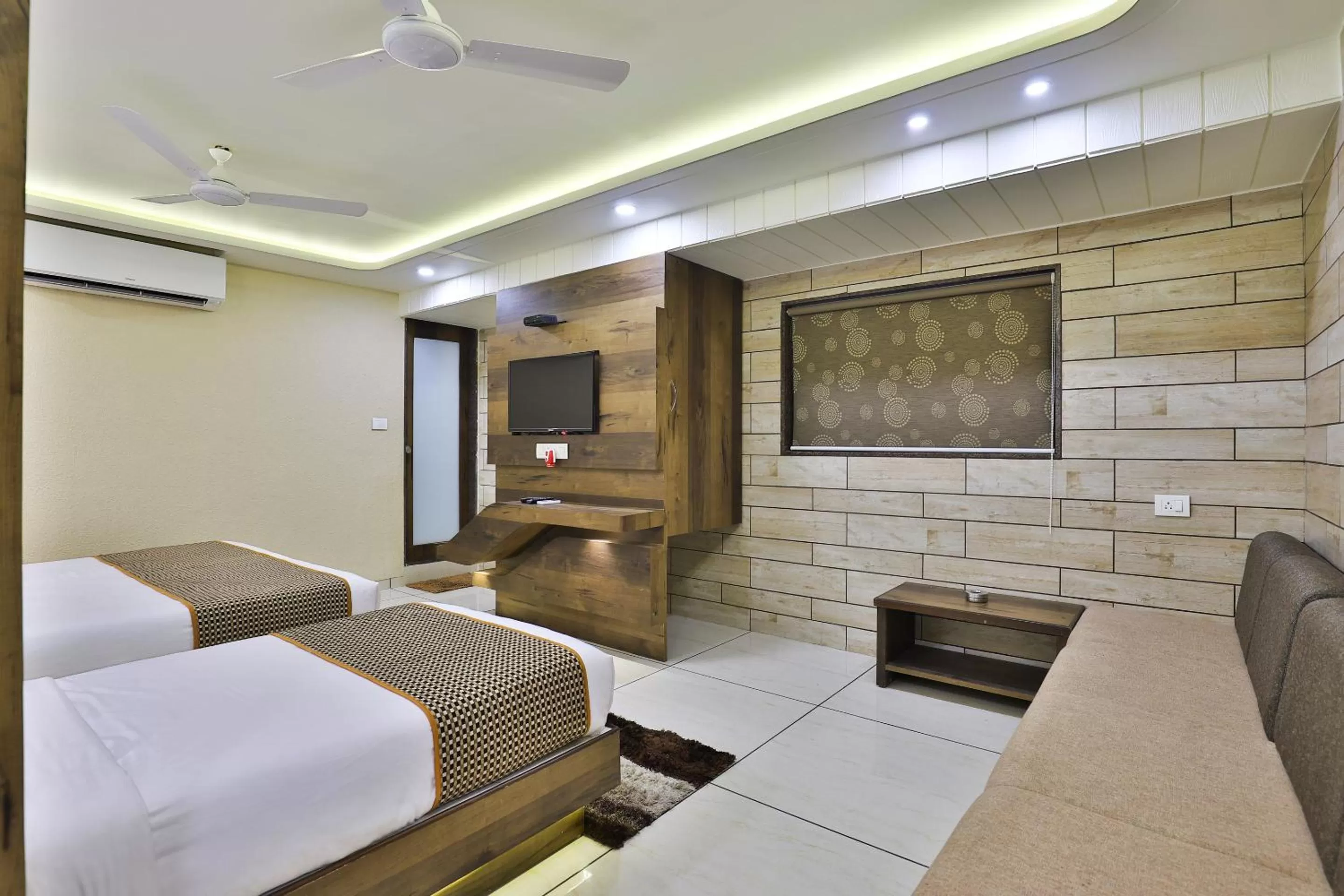 TV and multimedia in Hotel Pearl