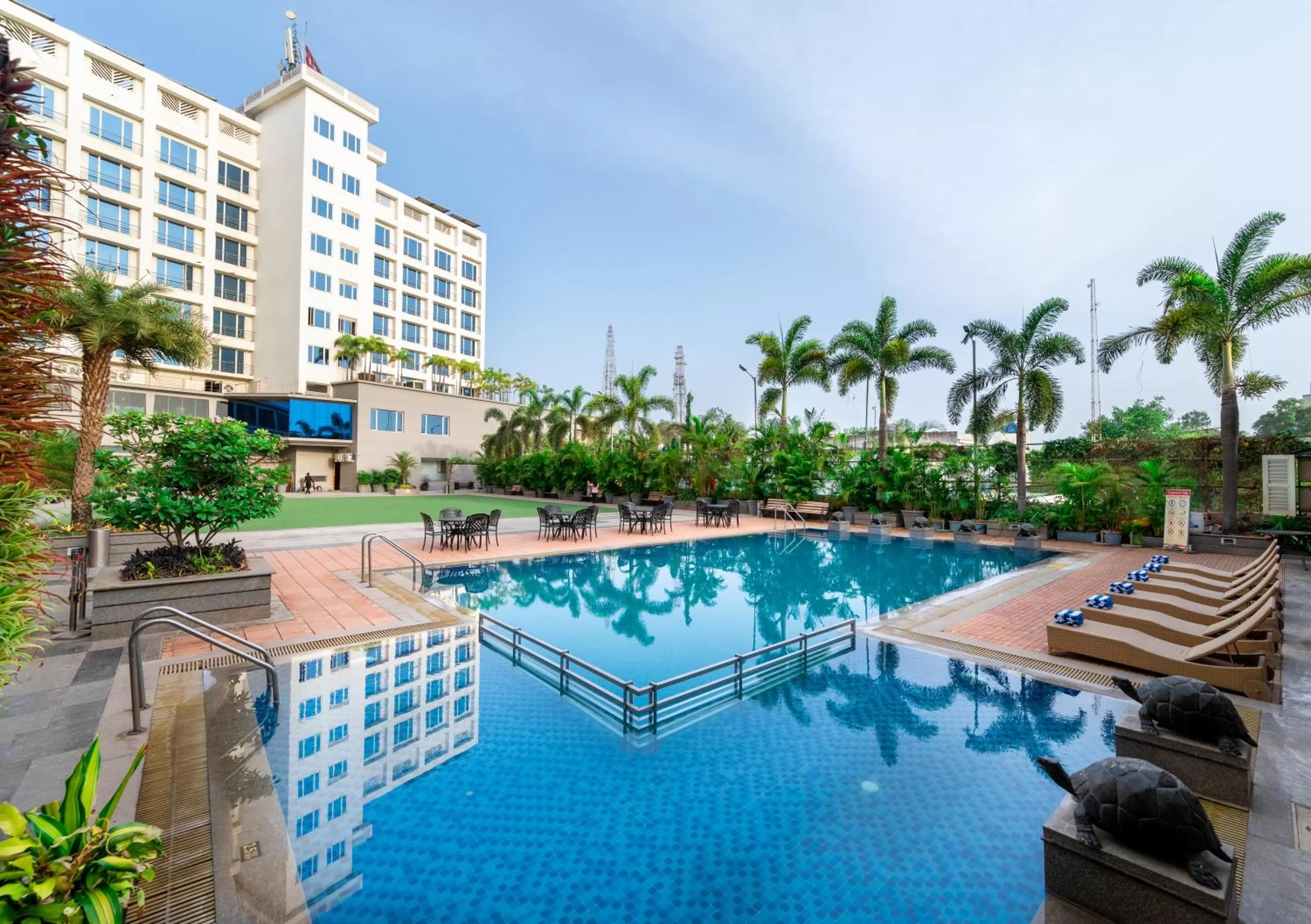 Property building in Express Inn The Business Luxury Hotel