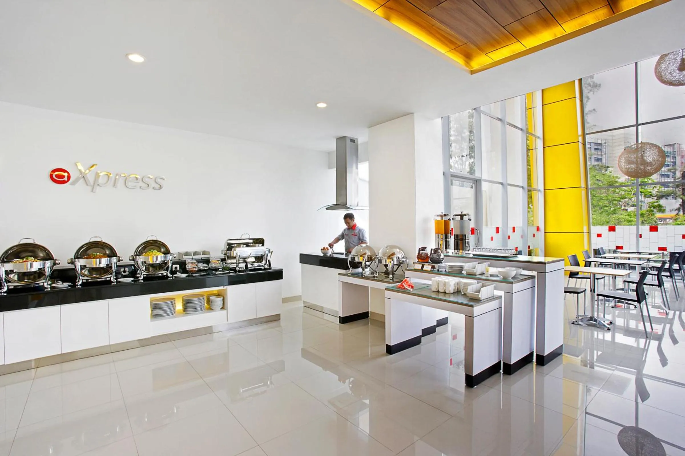 Restaurant/places to eat in Amaris Hotel Dr. Susilo Grogol