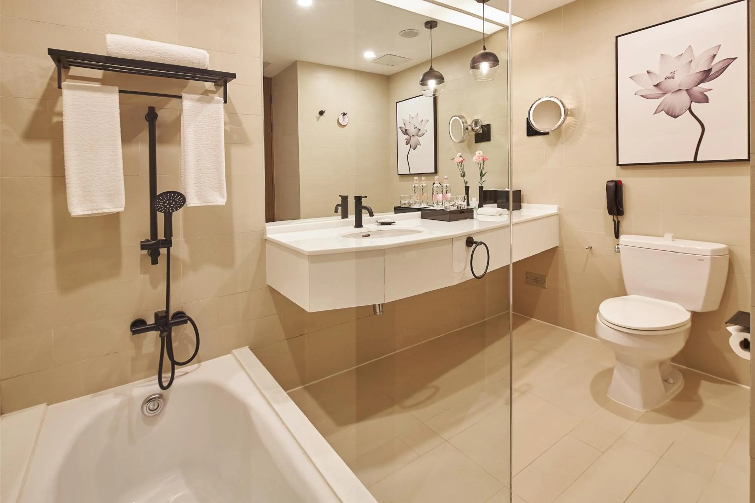 Toilet in Paradox Kunshan