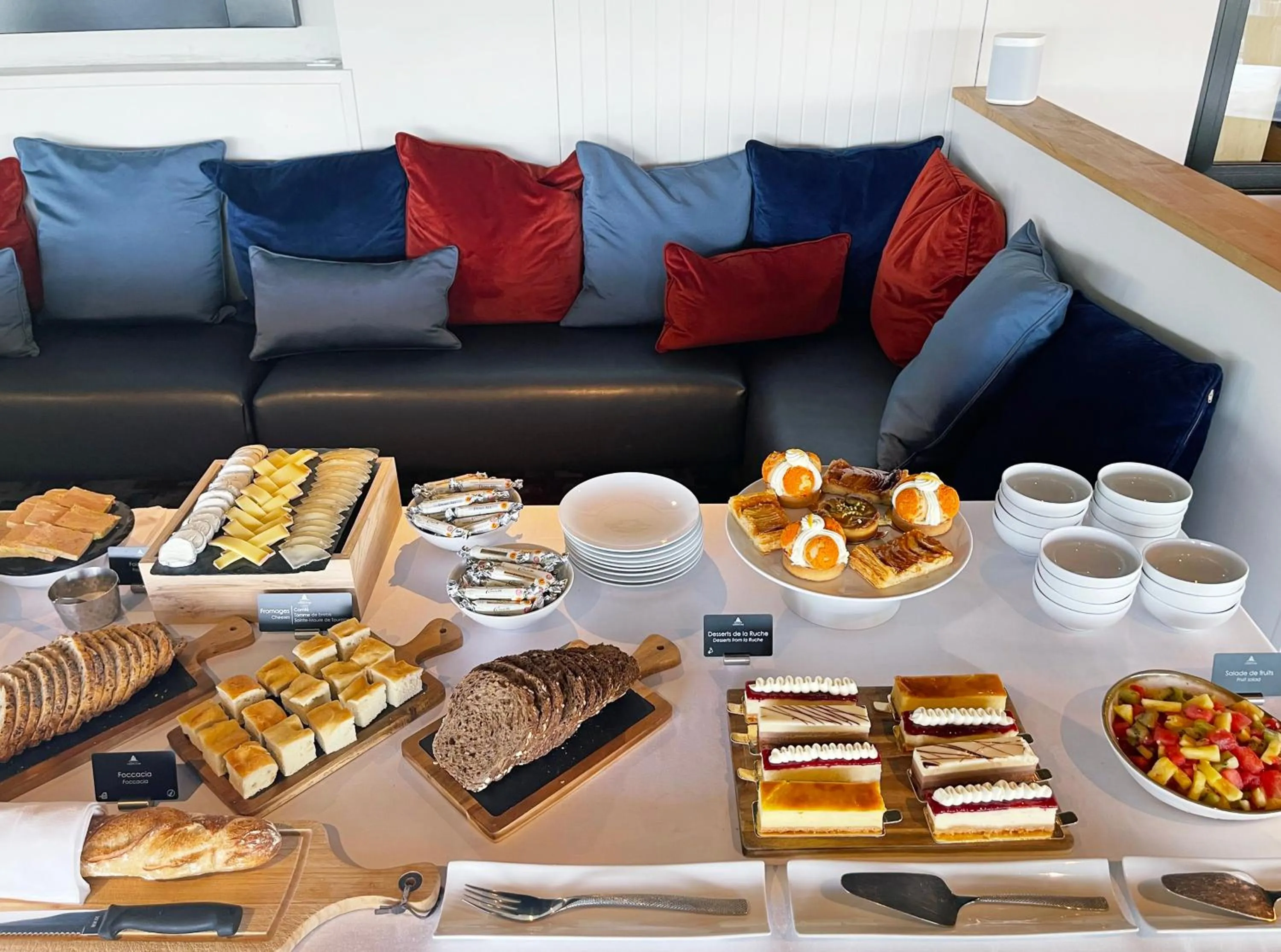 Restaurant/places to eat in Domaine De La Corniche