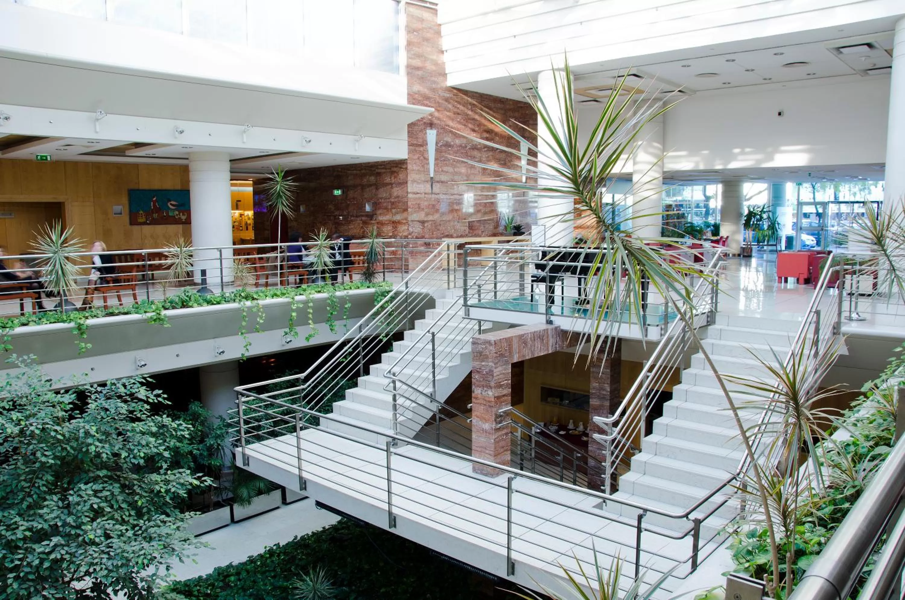 Lounge or bar in VIP Executive Entrecampos Hotel & Conference