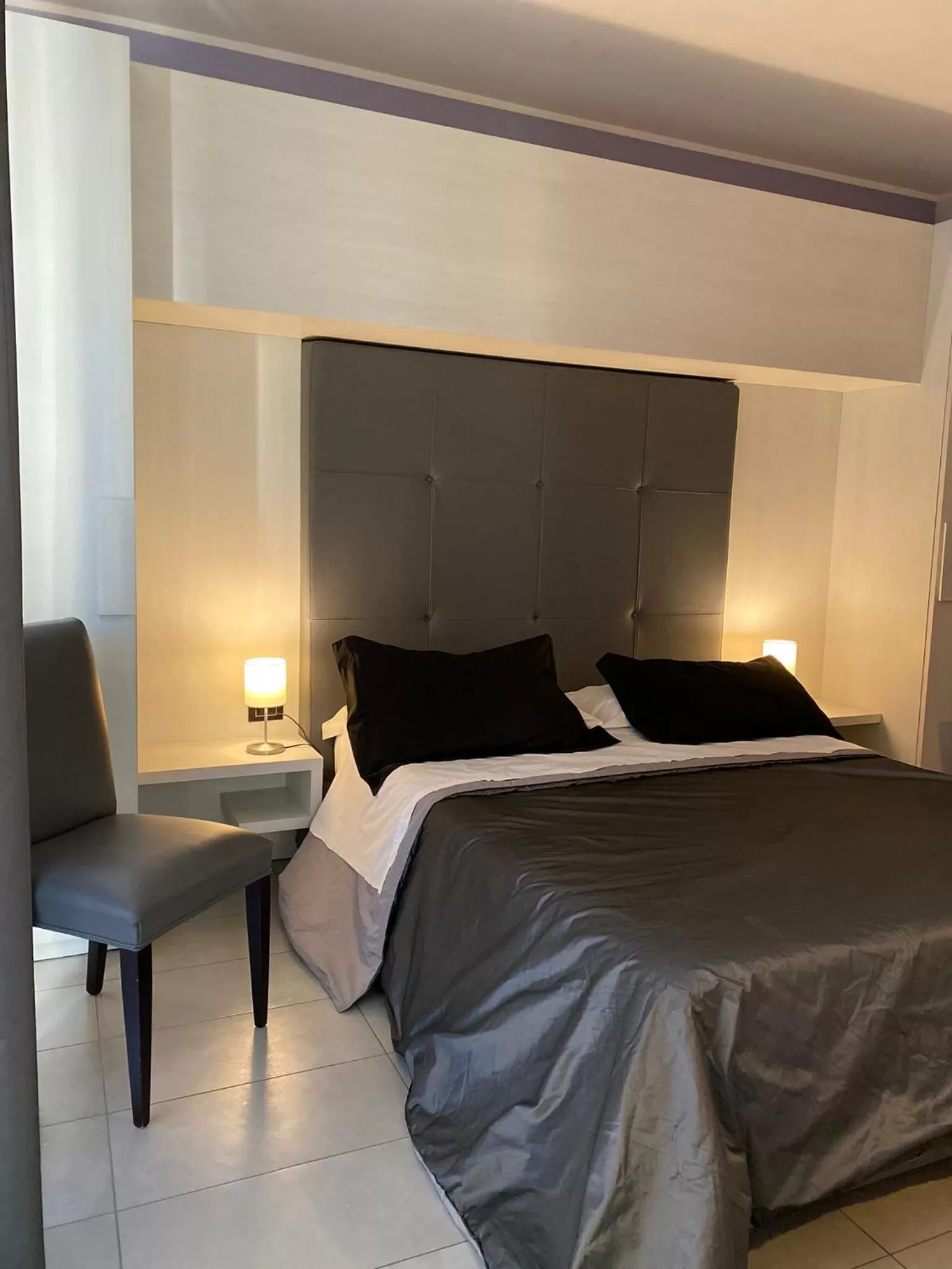 Bedroom, Bed in Victoria Hotel