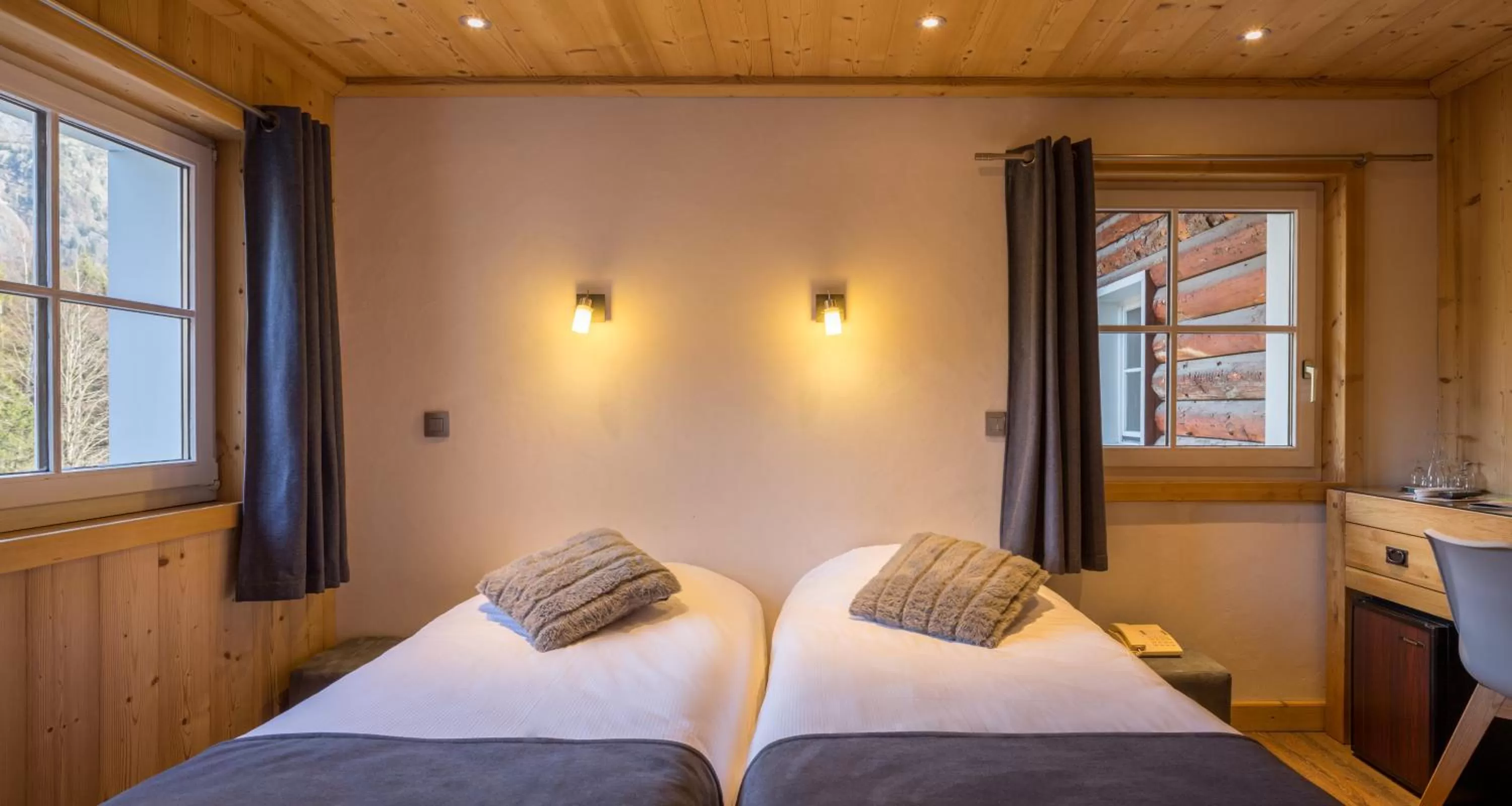 Bedroom, Bed in Hôtel Le Labrador