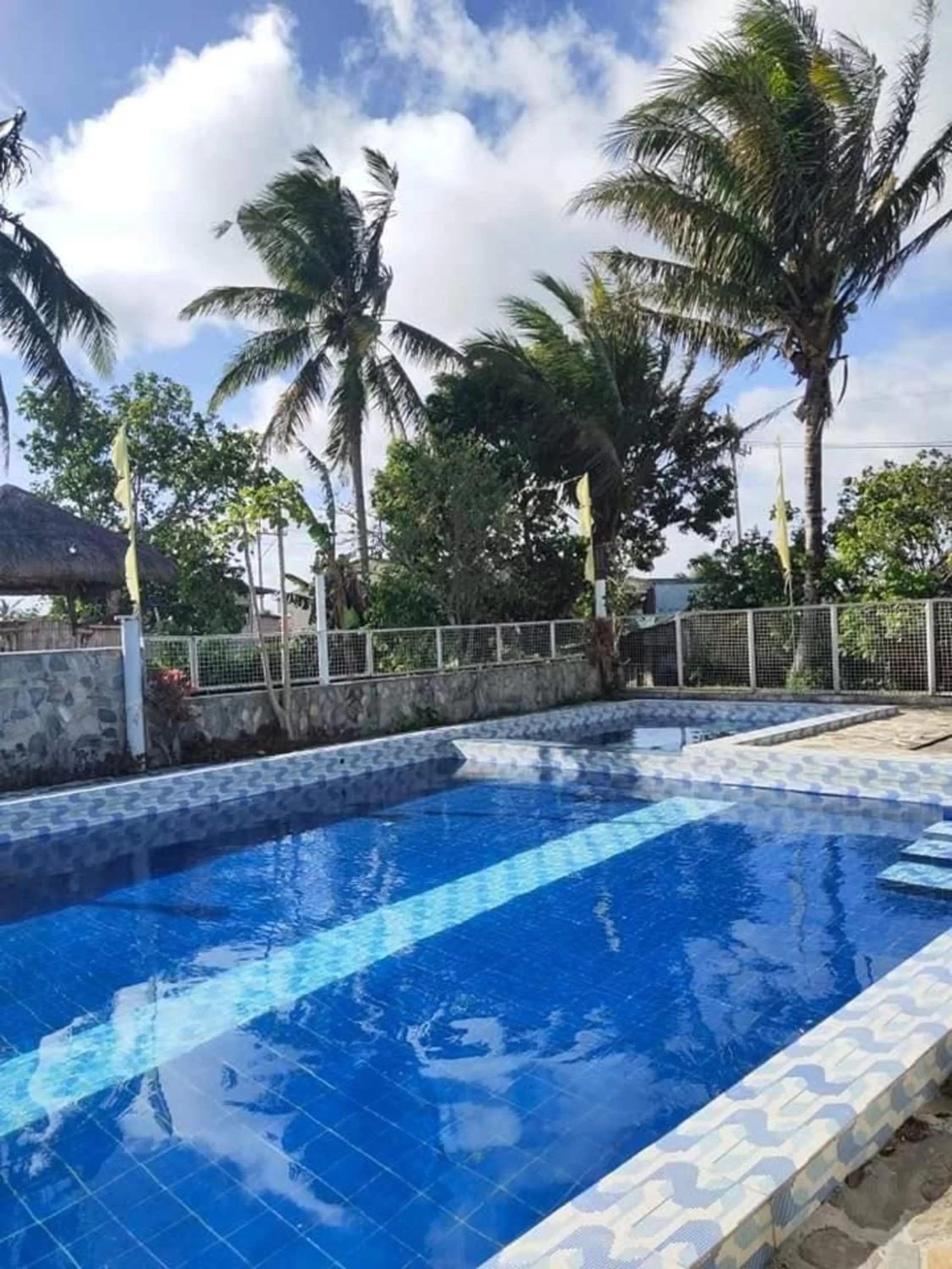 Swimming Pool in OYO 784 Laura's Garden Resort