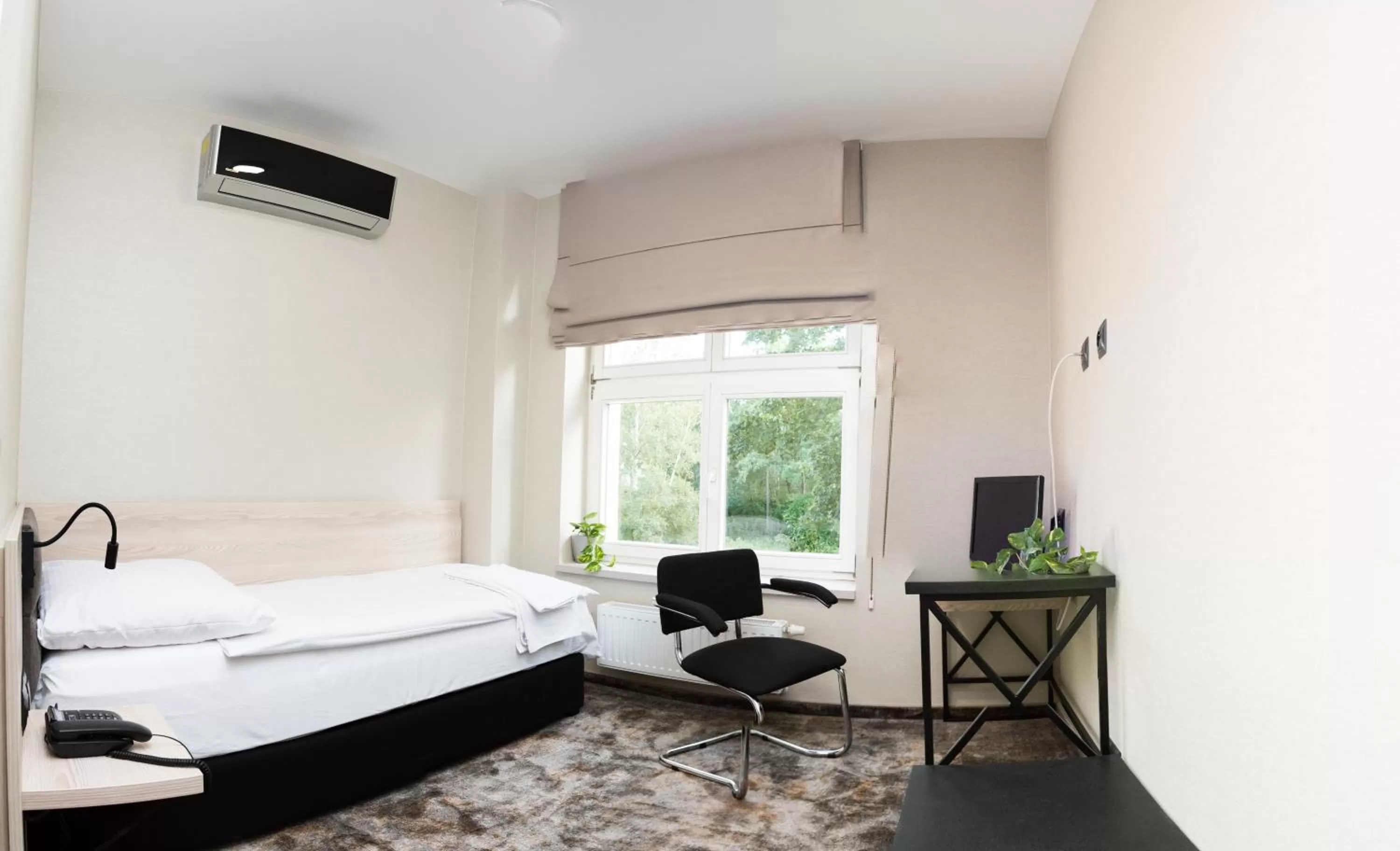 Photo of the whole room, Bed in Solidaris