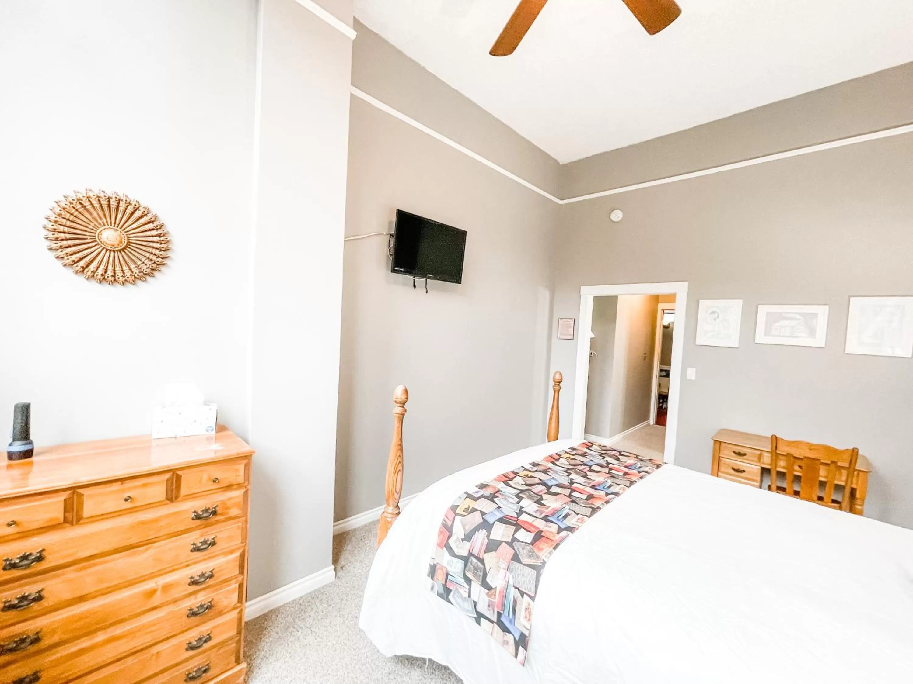 Bed in Northside School Bed & Breakfast