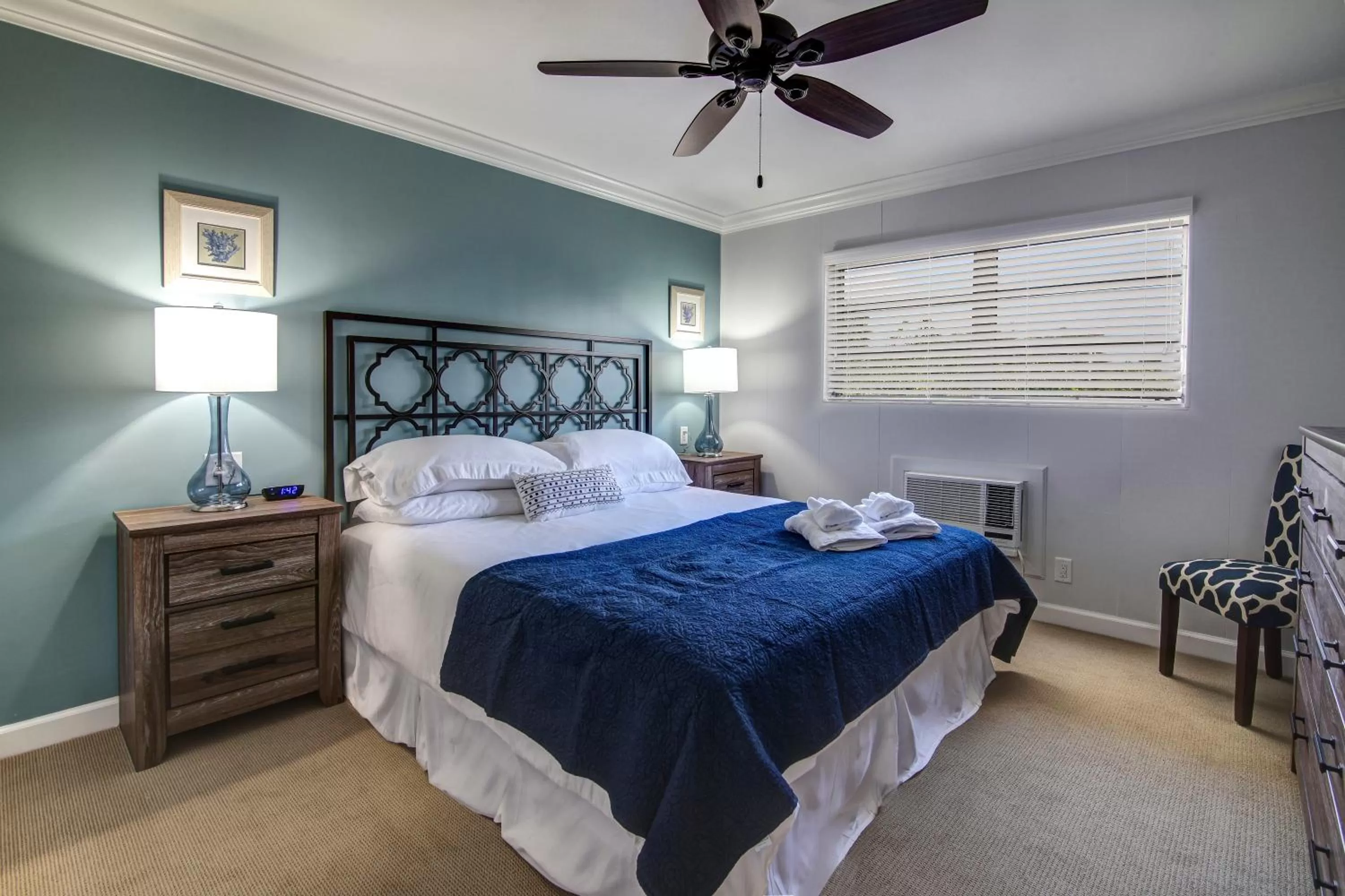 Living room, Bed in May-Dee Suites in Florida