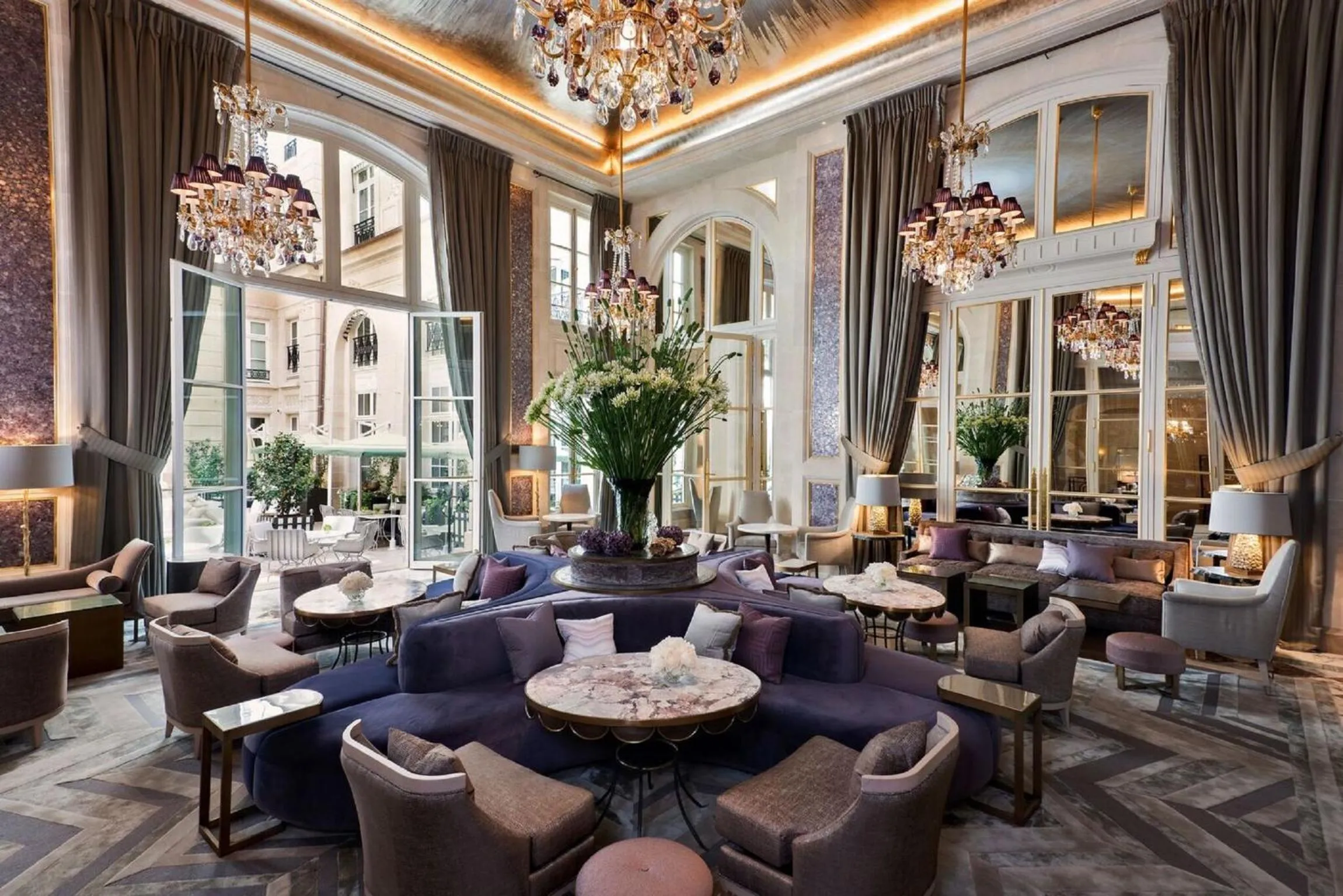 Restaurant/places to eat in Hotel de Crillon