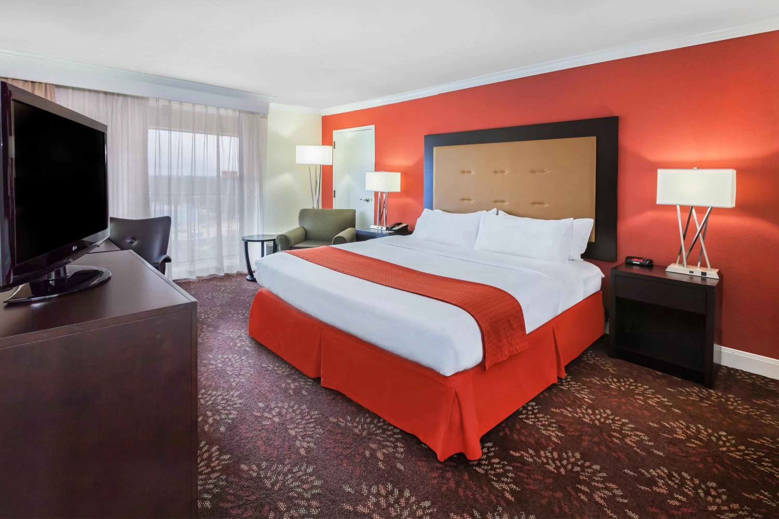 Bed in Holiday Inn Tyler - Conference Center by IHG