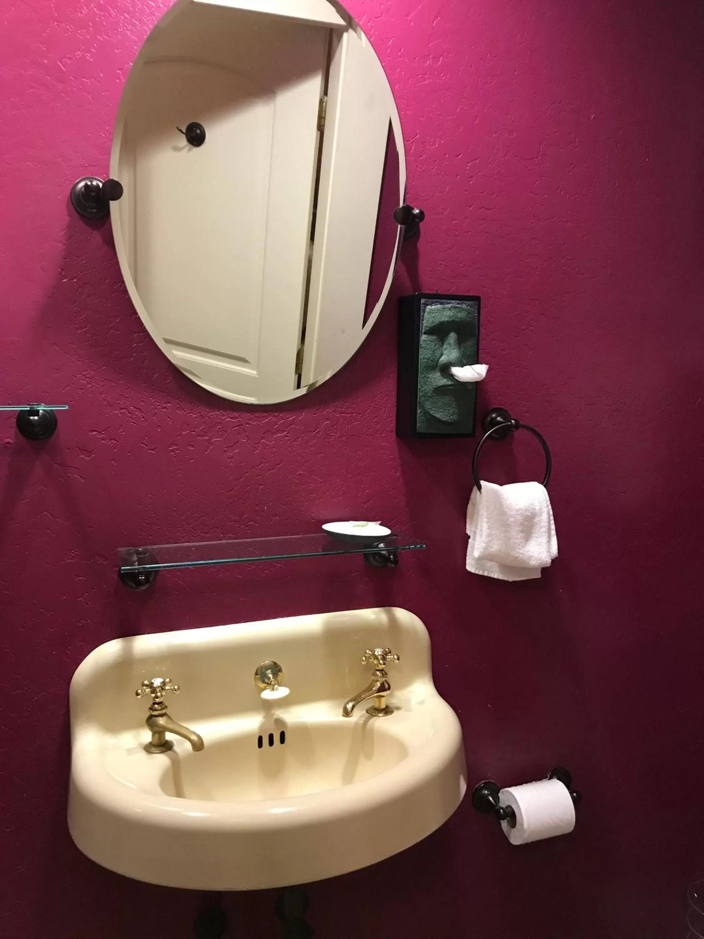 Bathroom in Hotel Sutter