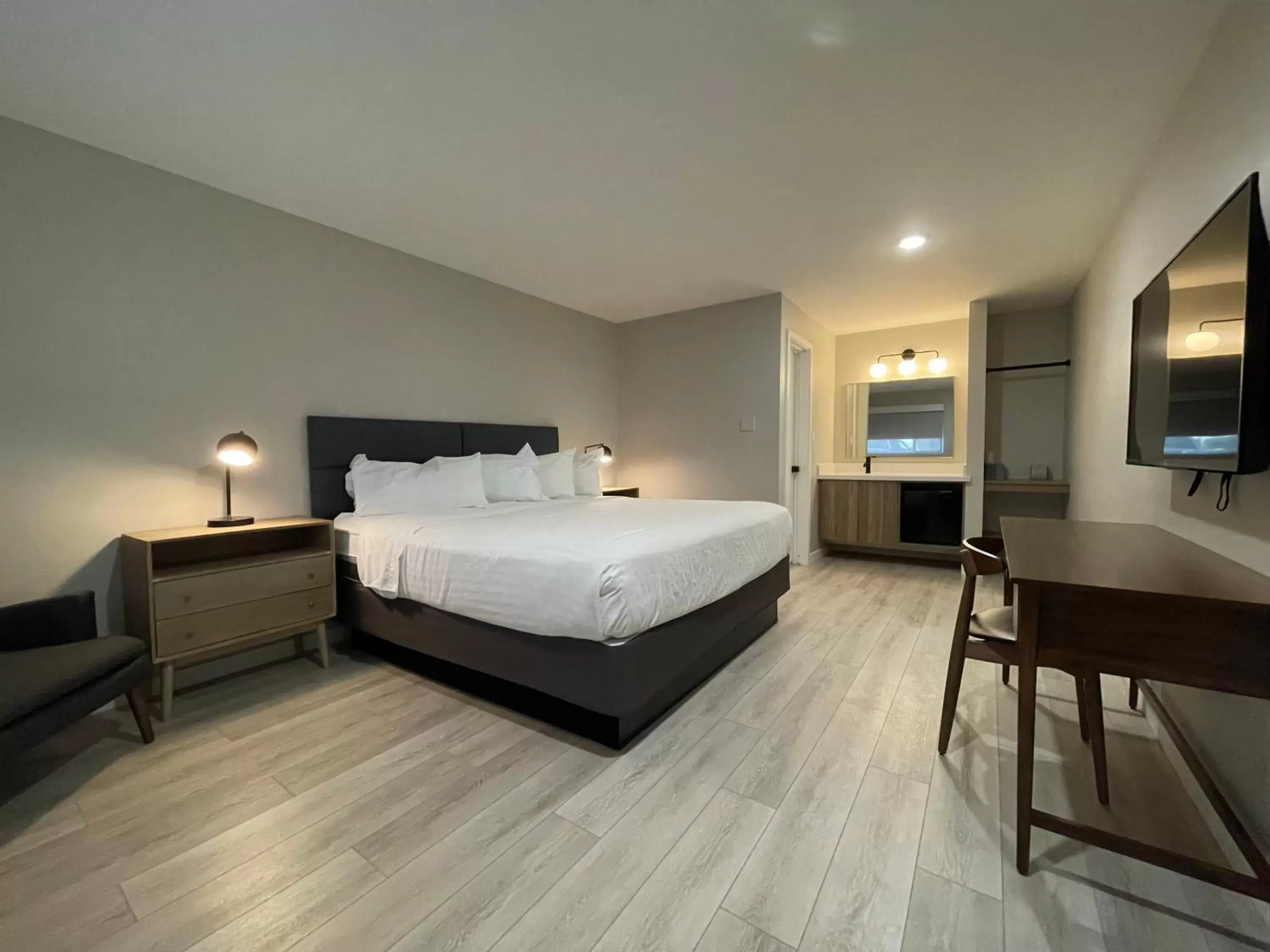 Superior King Room in Arizona Sunset Inn & Suites Superior King Room in Arizona Sunset Inn & Suites