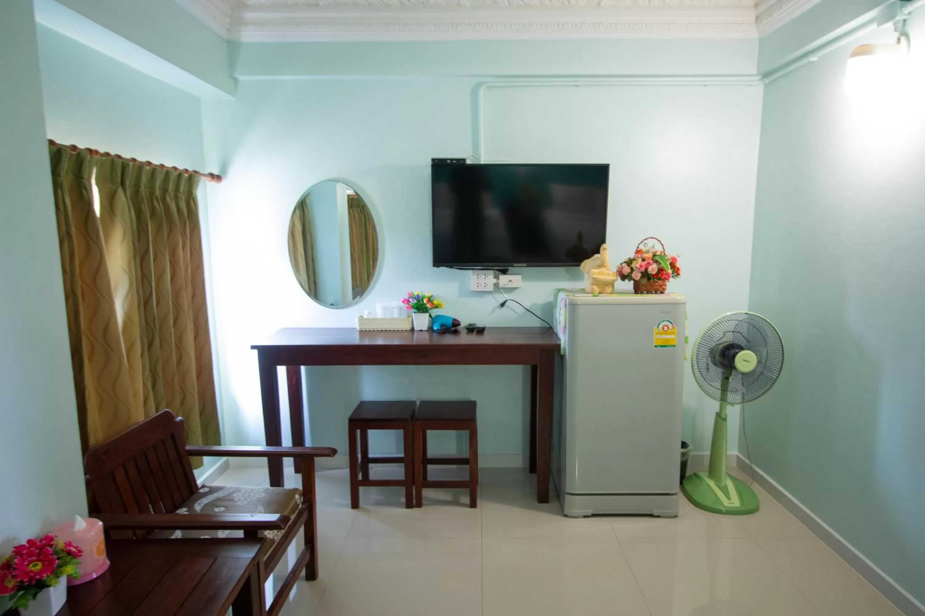 Photo of the whole room, TV/Entertainment Center in Anchalee Resort