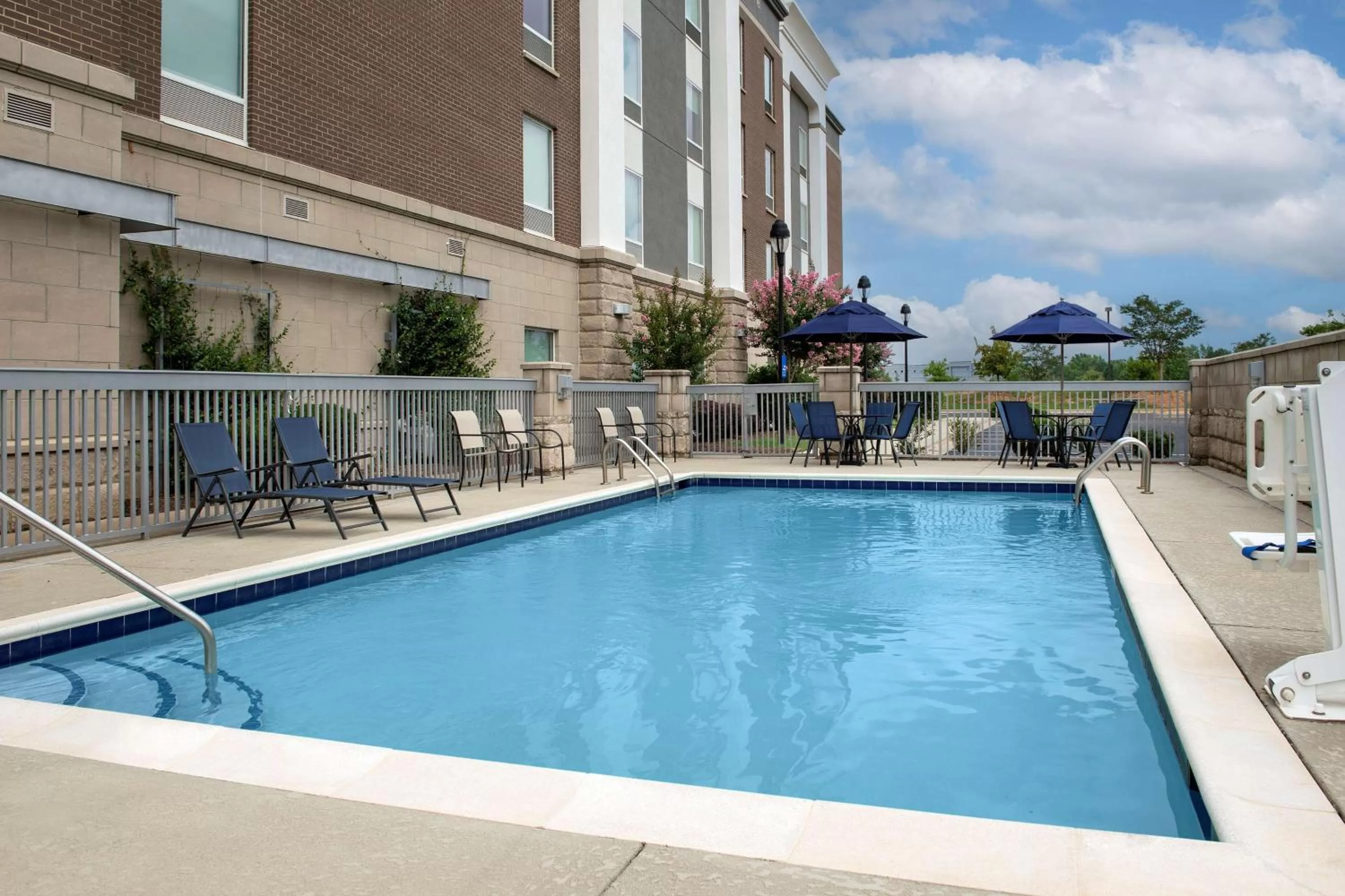 Pool view in Hampton Inn & Suites Holly Springs