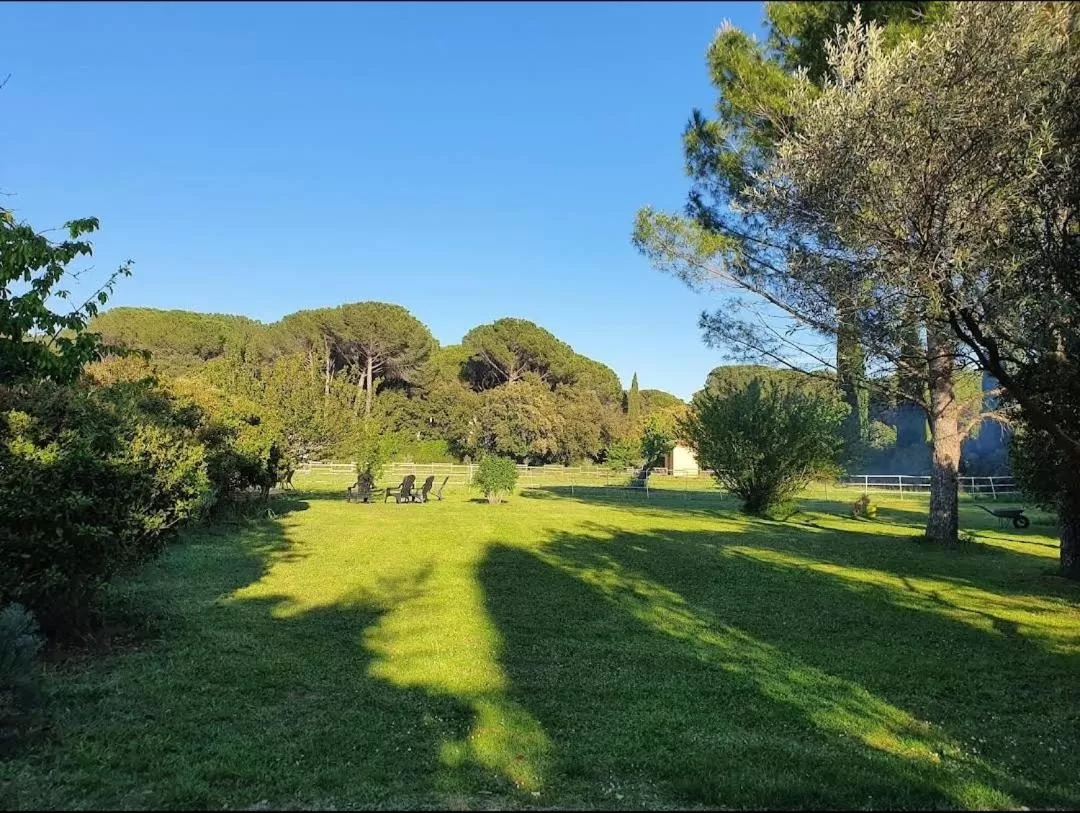 Garden in Aux berges du pont du gard