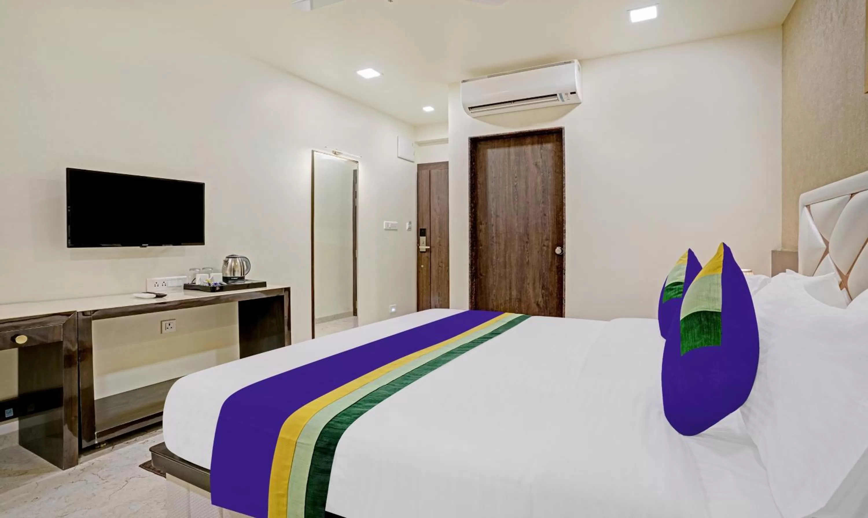 Bedroom, Bed in Treebo Premium Golden Bliss Trimurti Nagar Square
