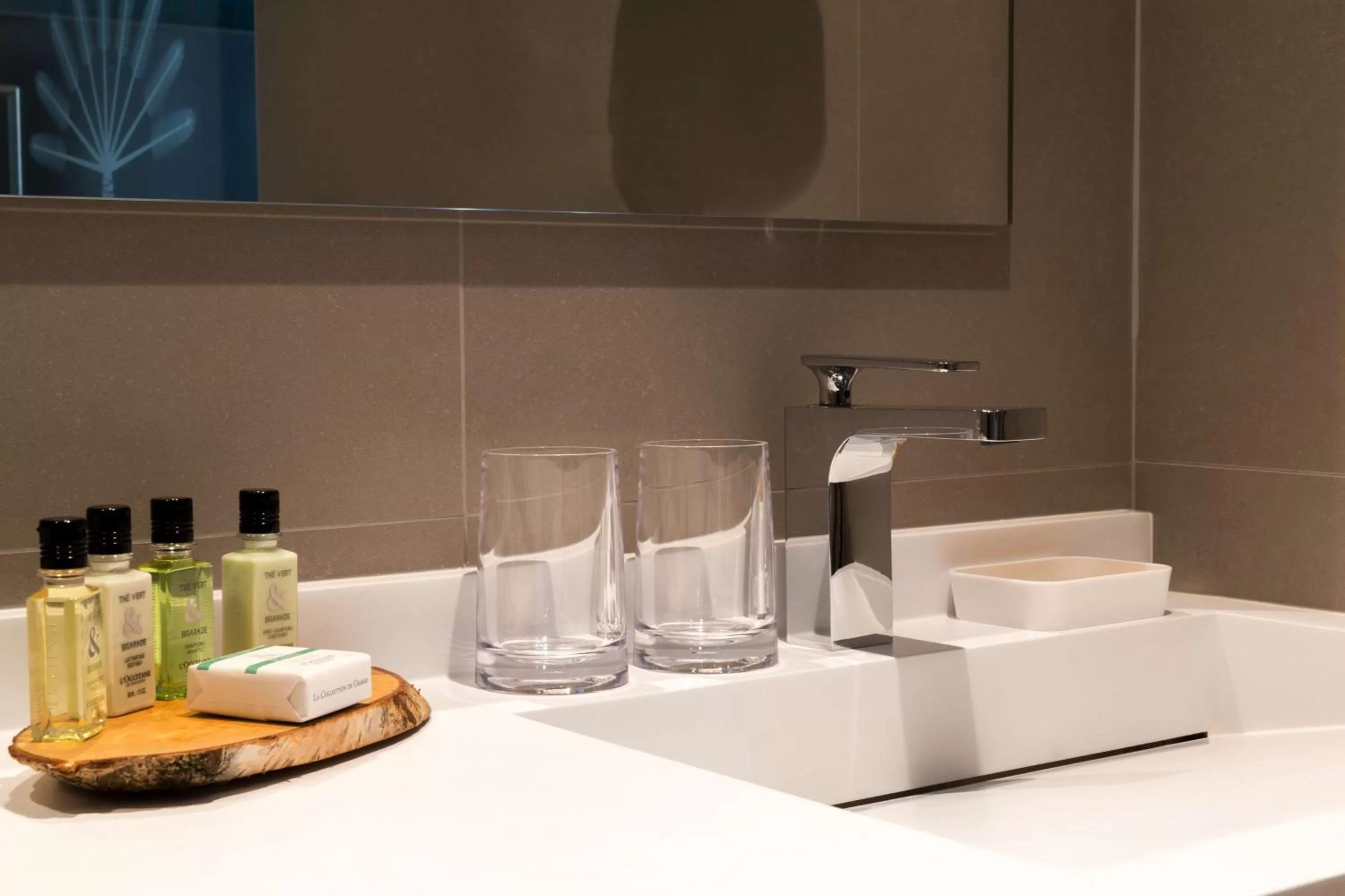 Bathroom in Hotel L'Arbre Voyageur - LILLE