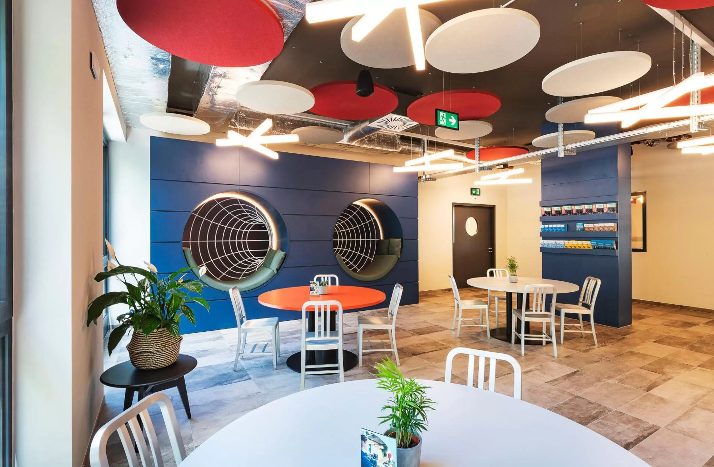 Lobby or reception in MEININGER Hotel Genève Centre Charmilles