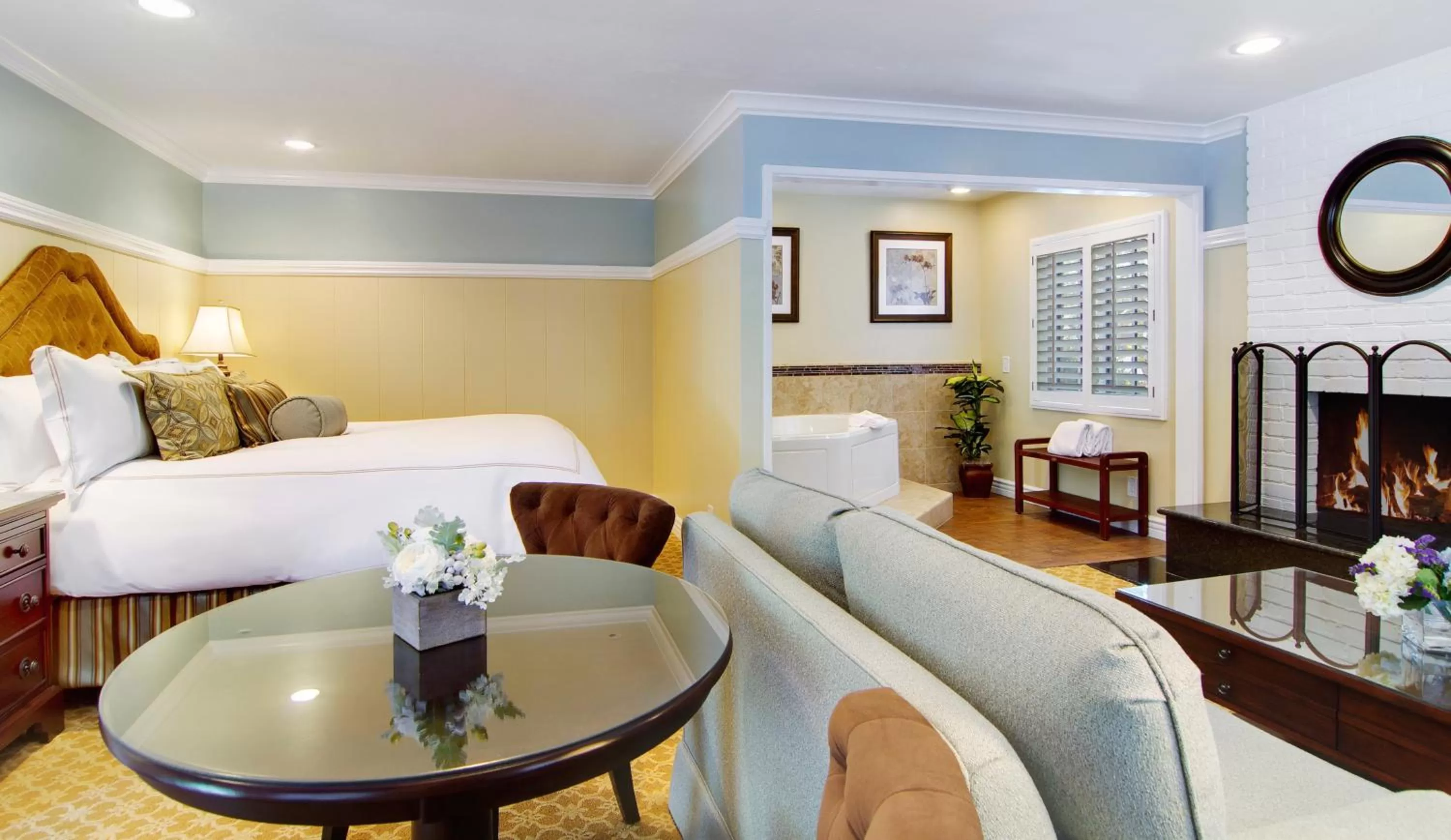 Bedroom, Bed in Wayside Inn