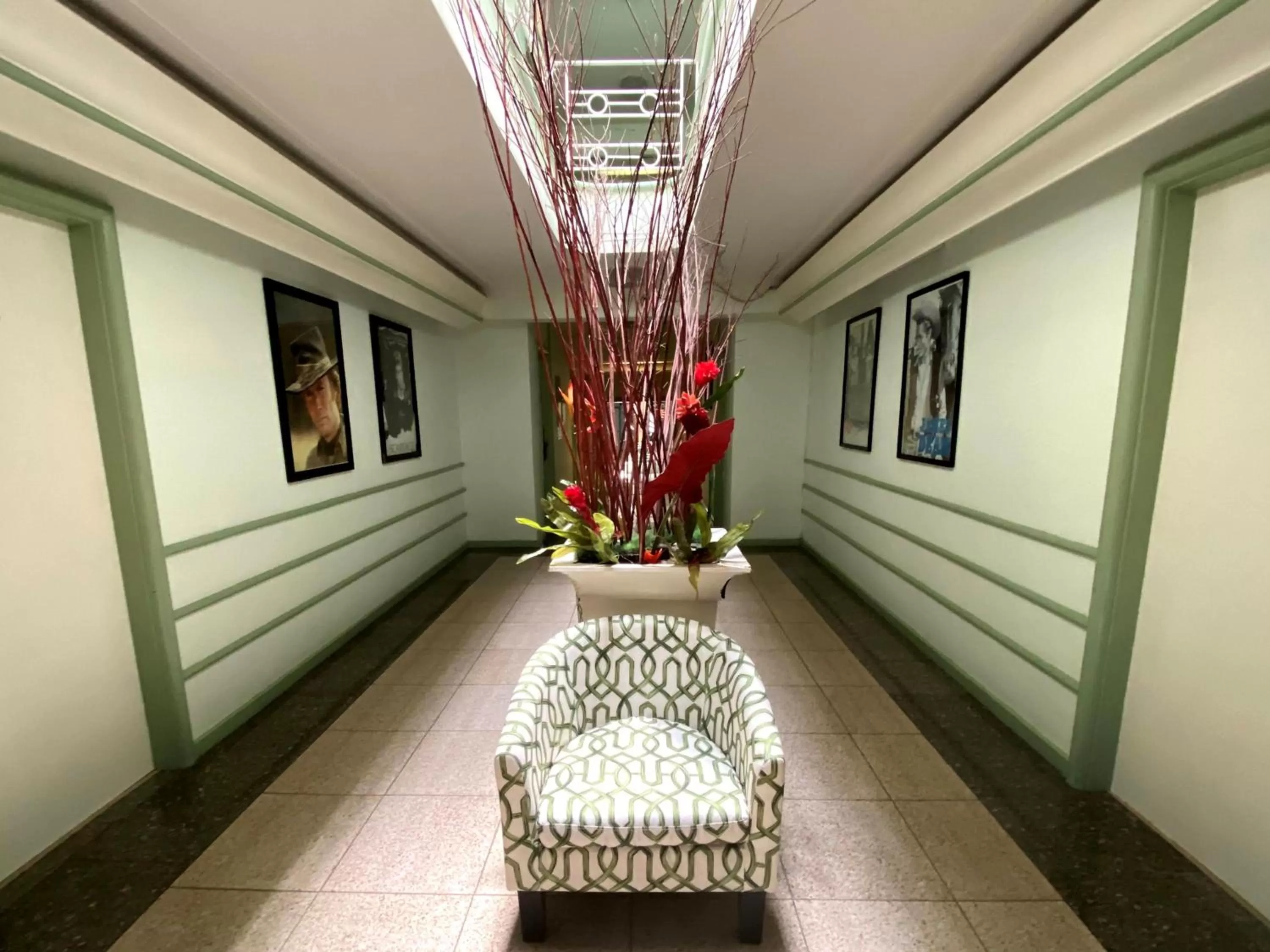 Seating area in Hollywood Celebrity Hotel