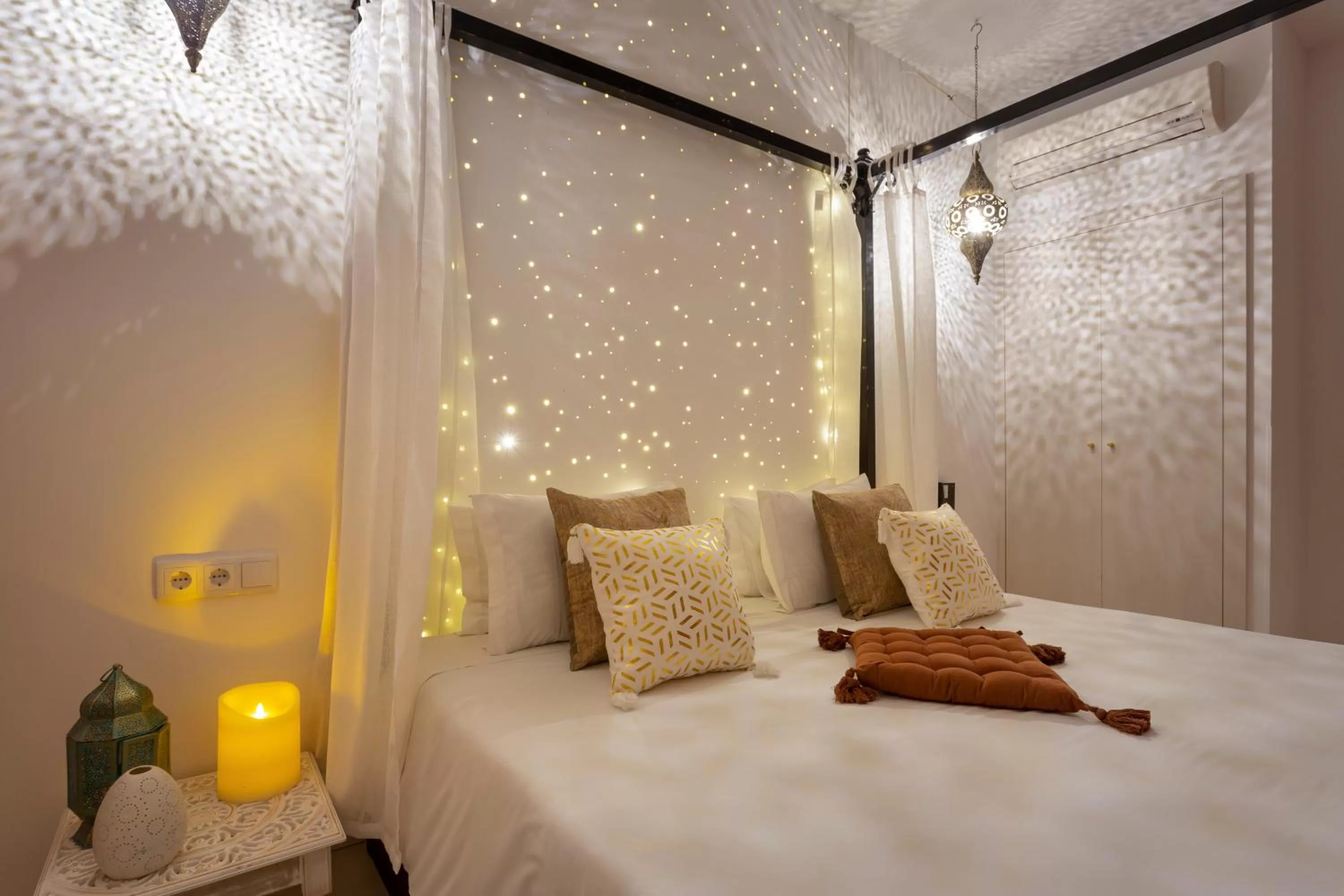 Bed in Hotel Made Inn