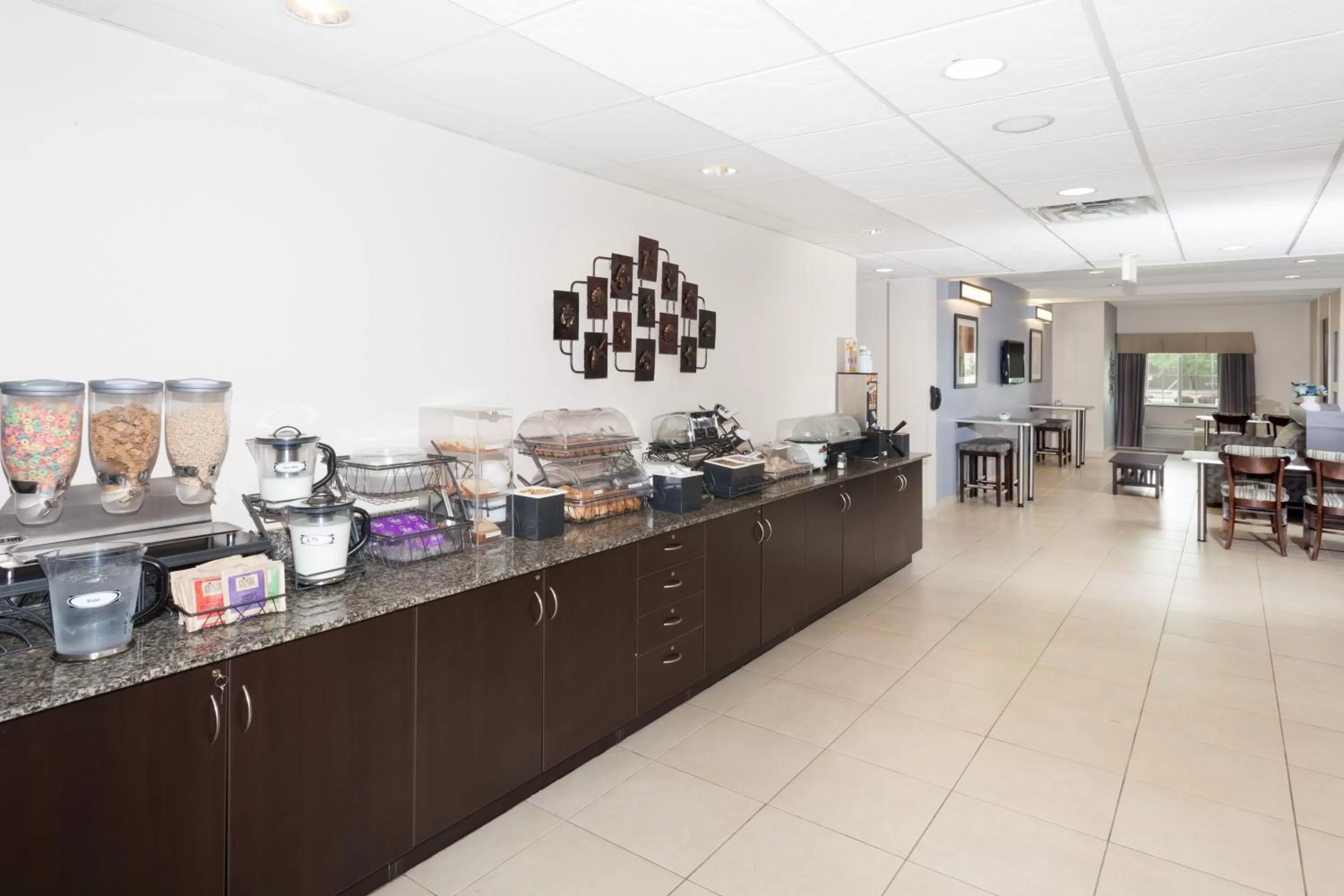Continental breakfast in Microtel Inn and Suites Elkhart