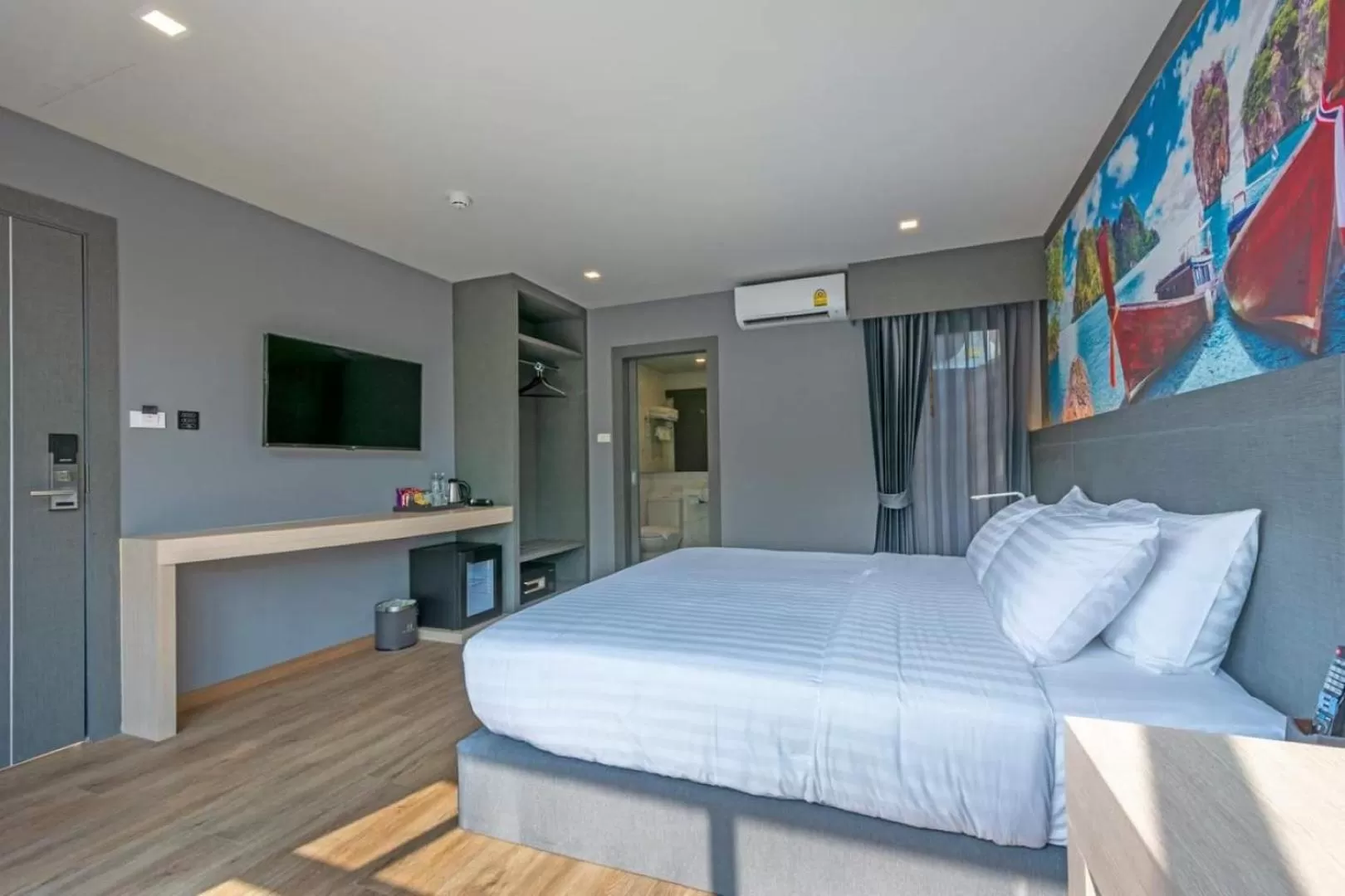 Bedroom in Hyde Park Hotel Bangkok