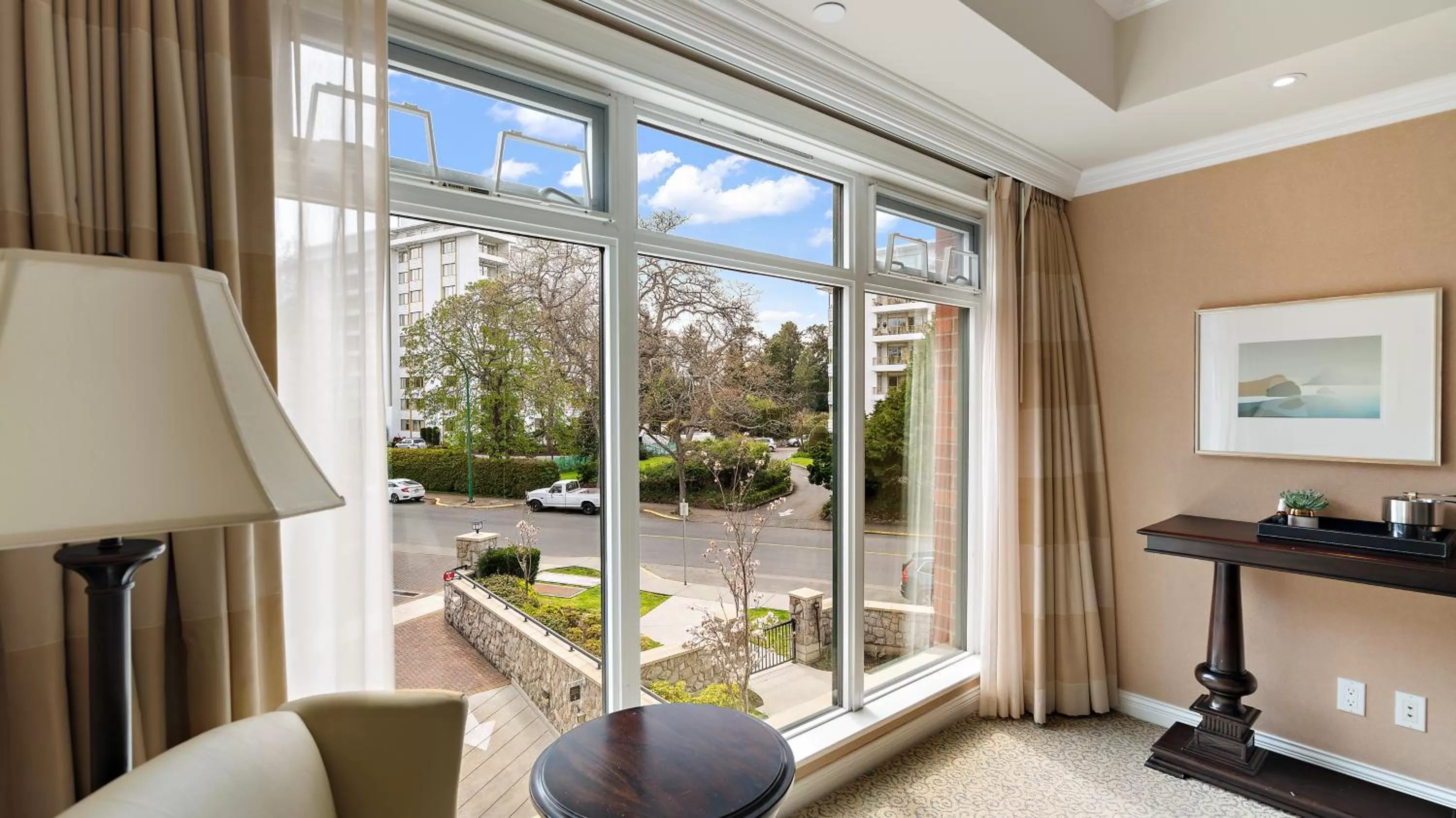 Inner courtyard view in Oak Bay Beach Hotel