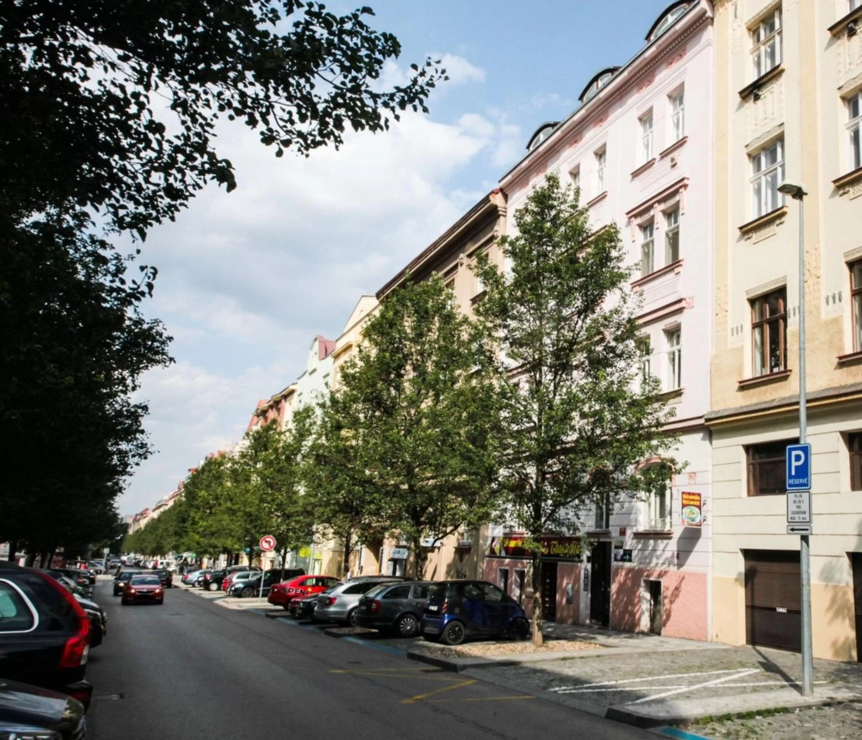 City Castle Aparthotel