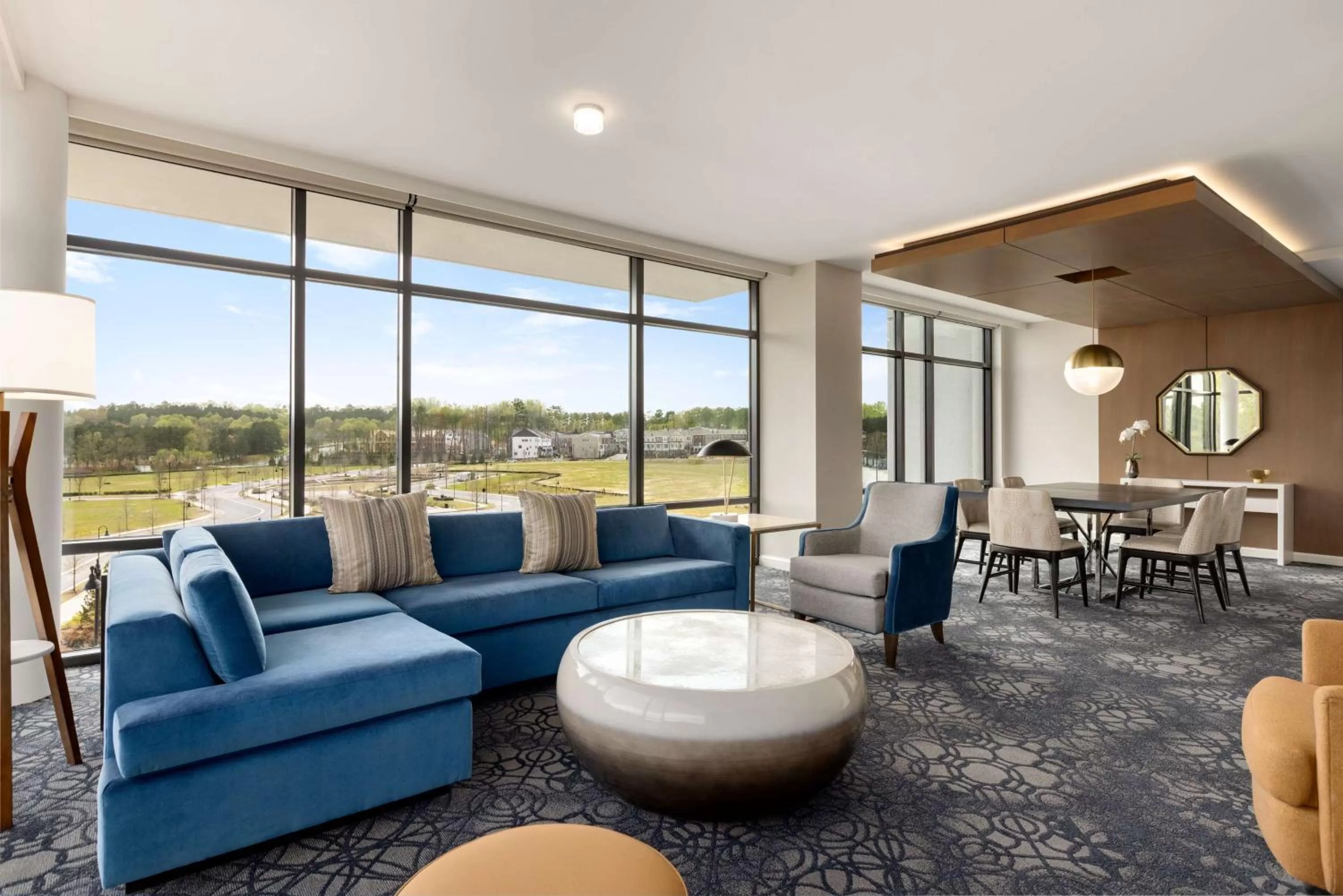 Living room in Hilton Alpharetta Atlanta