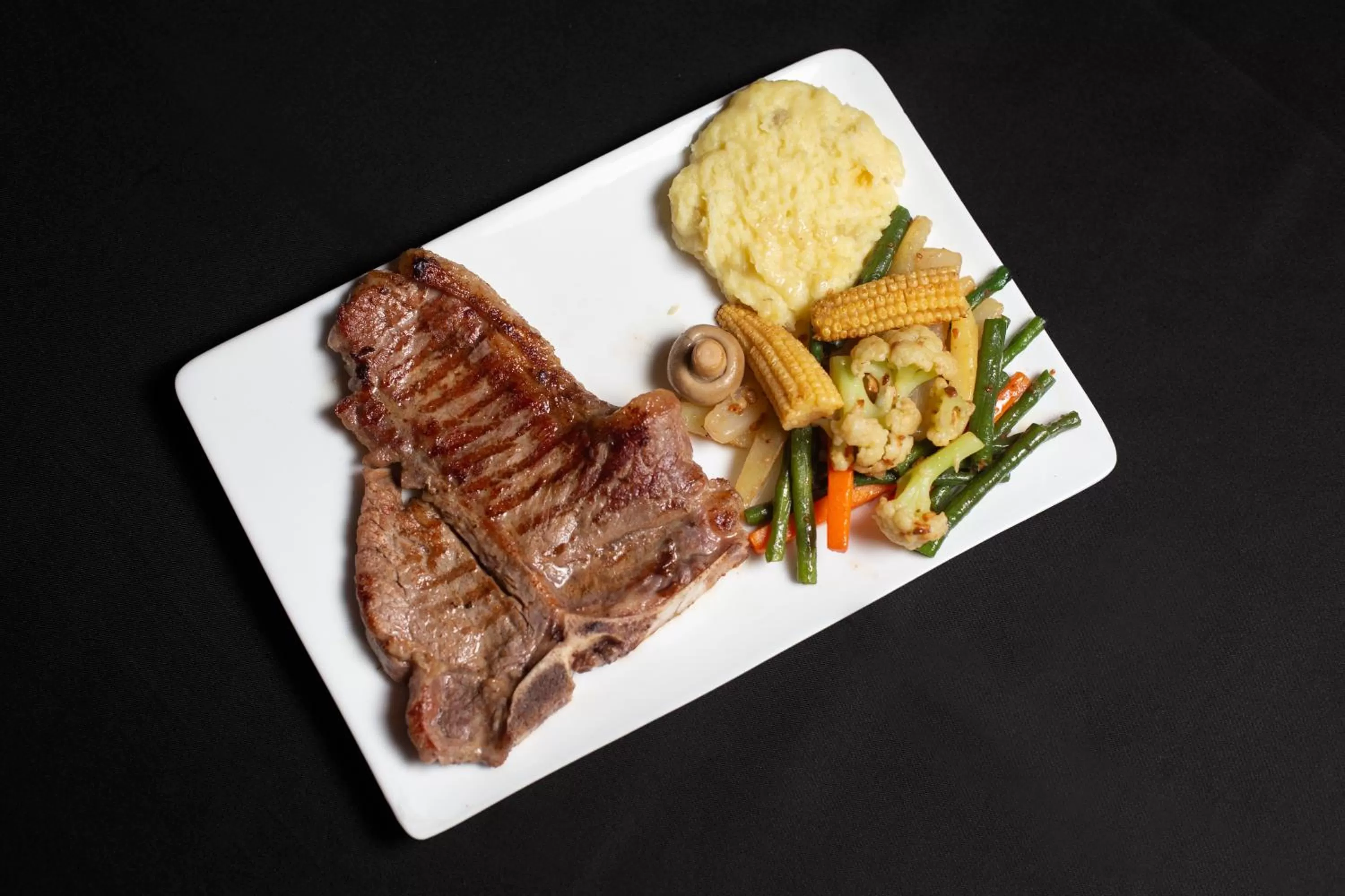 Restaurant/places to eat, Food in Memento Residence