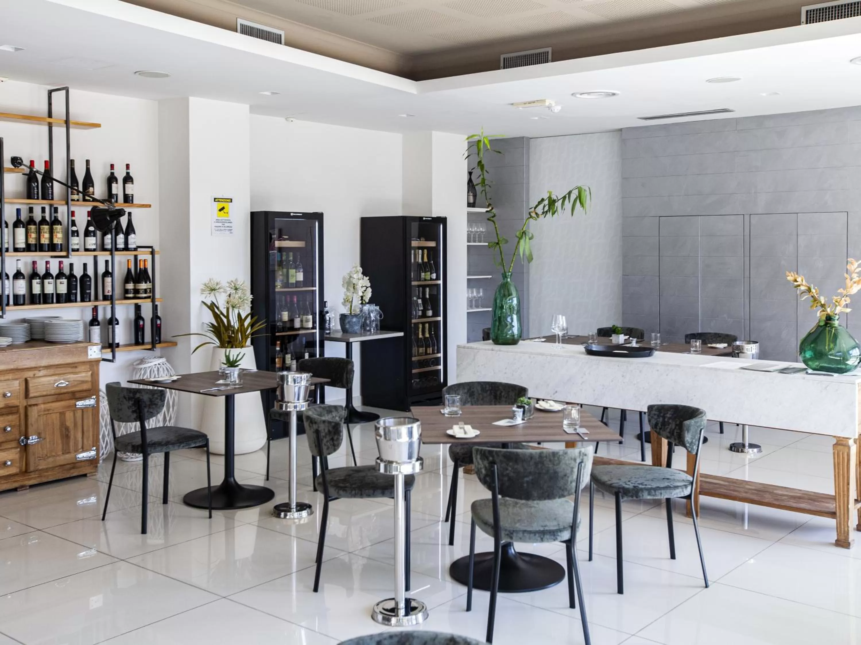 Restaurant/places to eat in Hotel Tiber