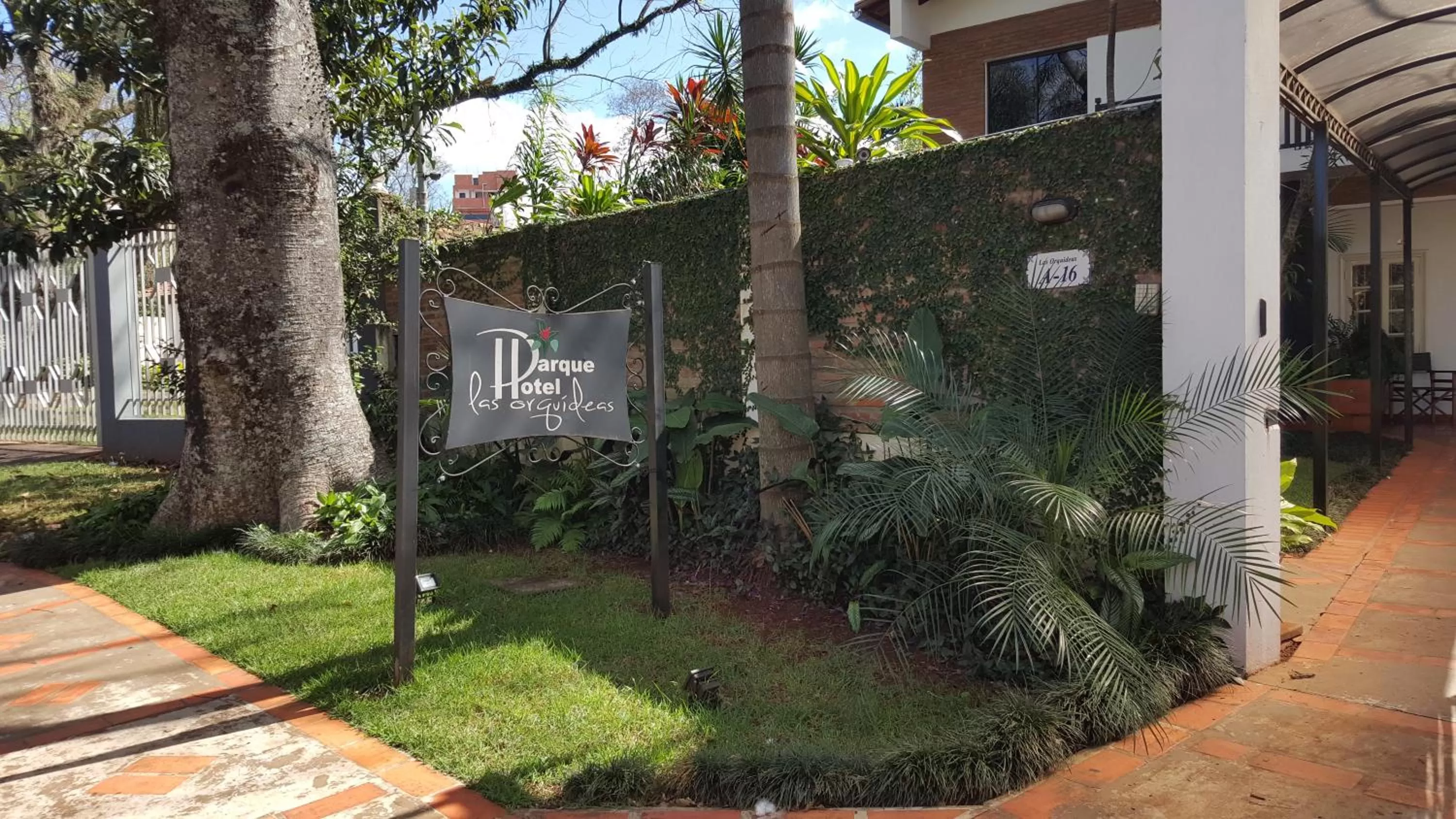 Facade/entrance, Property Building in Las Orquideas Parque Hotel