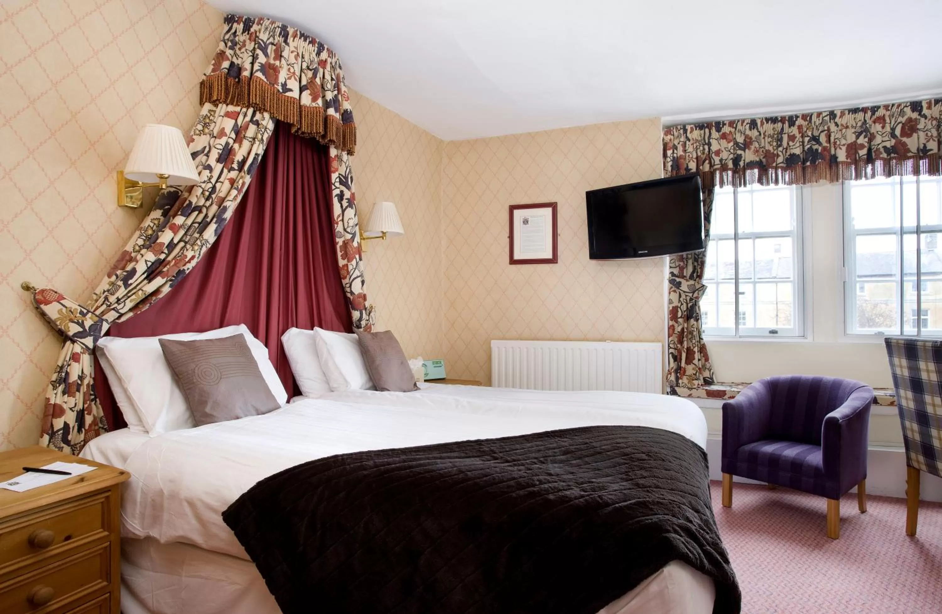 Bedroom, Bed in Redesdale Arms Hotel