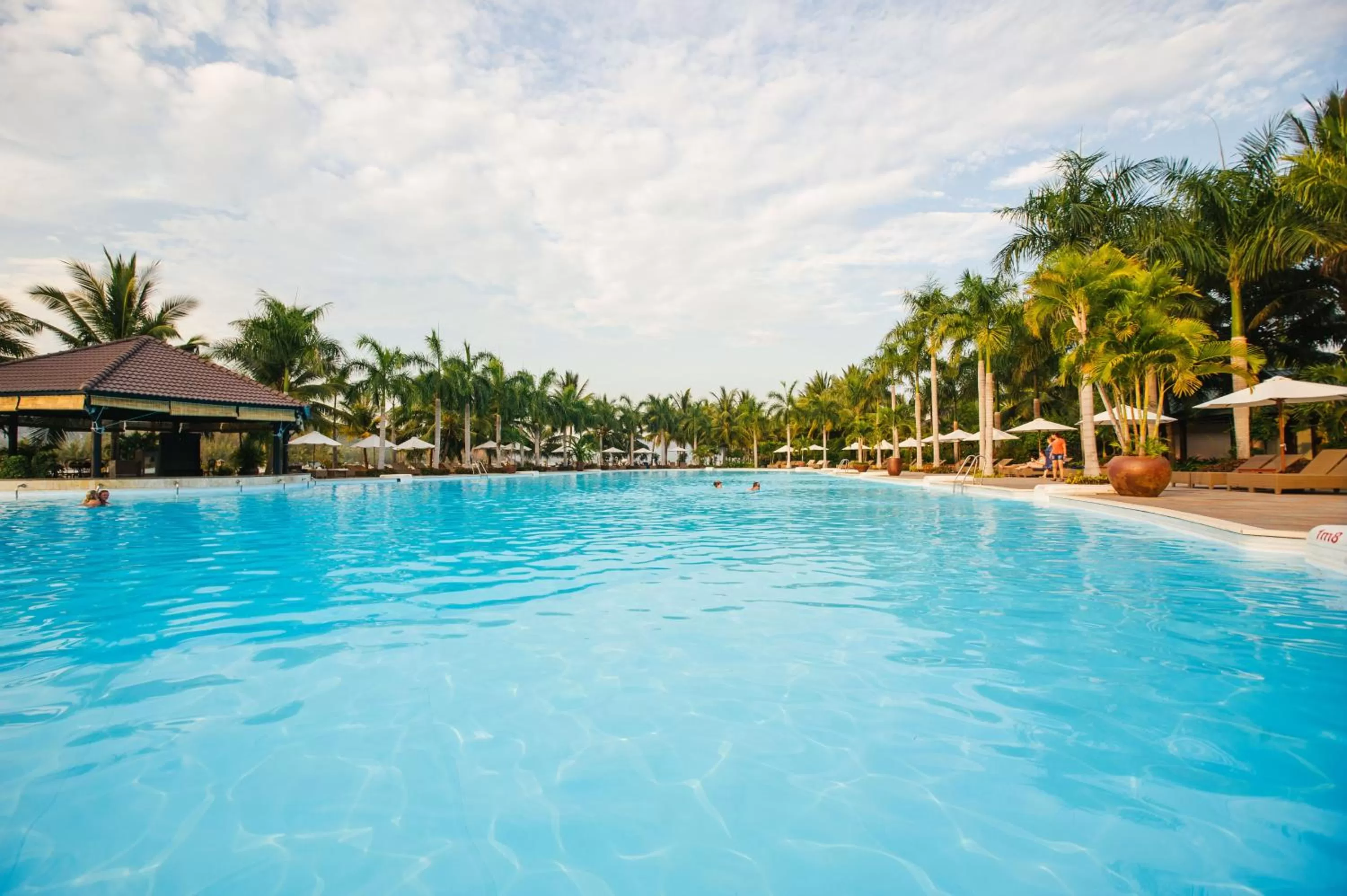 Swimming pool in Diamond Bay Resort & Spa