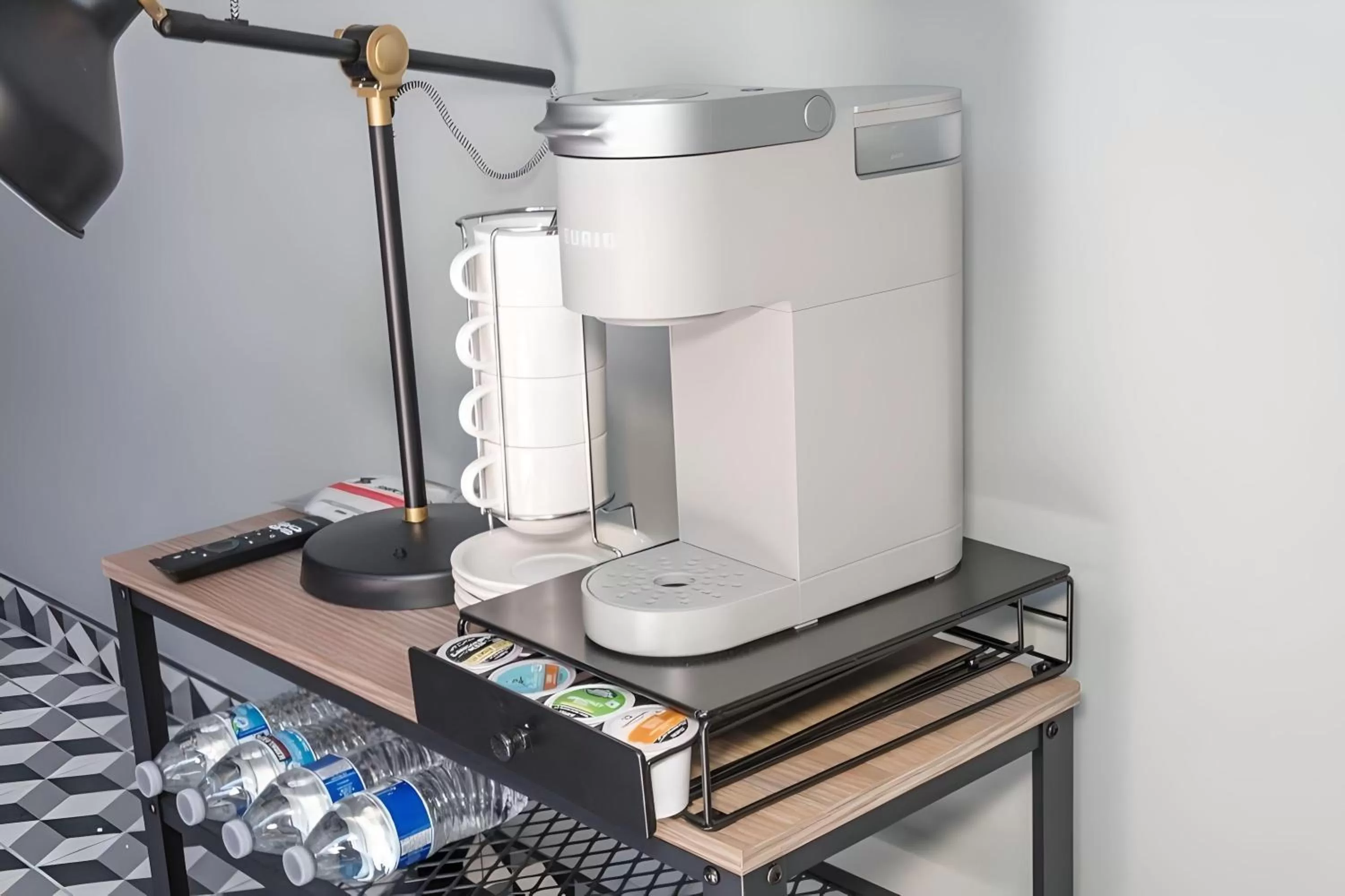 Coffee/tea facilities, Kitchen/Kitchenette in The Studios 22800