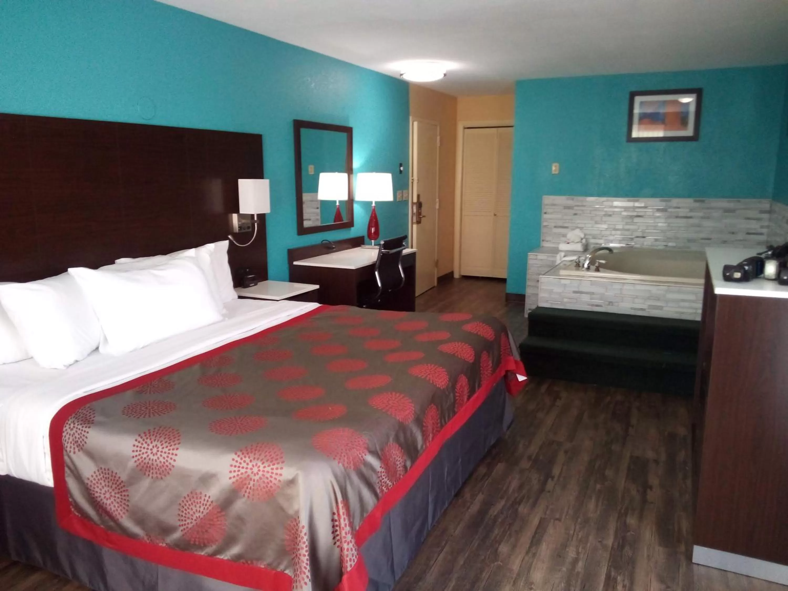 Bedroom, Bed in Ramada by Wyndham Groton Mystic