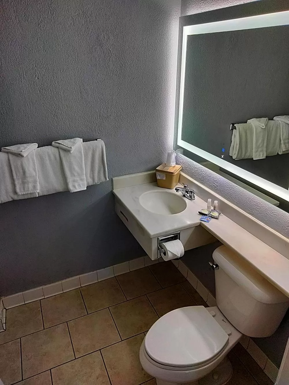 Bathroom in Metropolitan Inn Downtown Salt Lake City