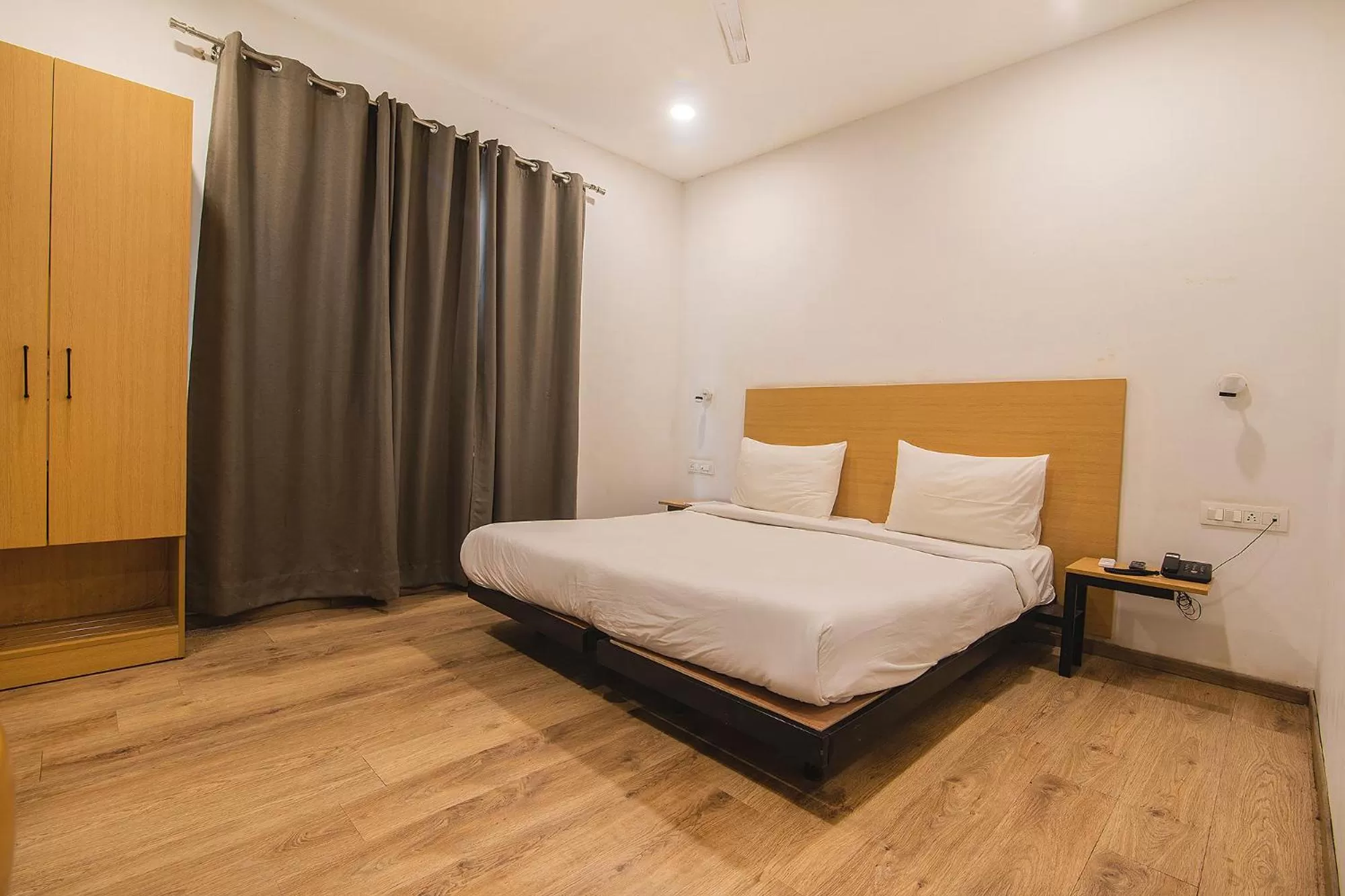 Bed in FabHotel Kingston House