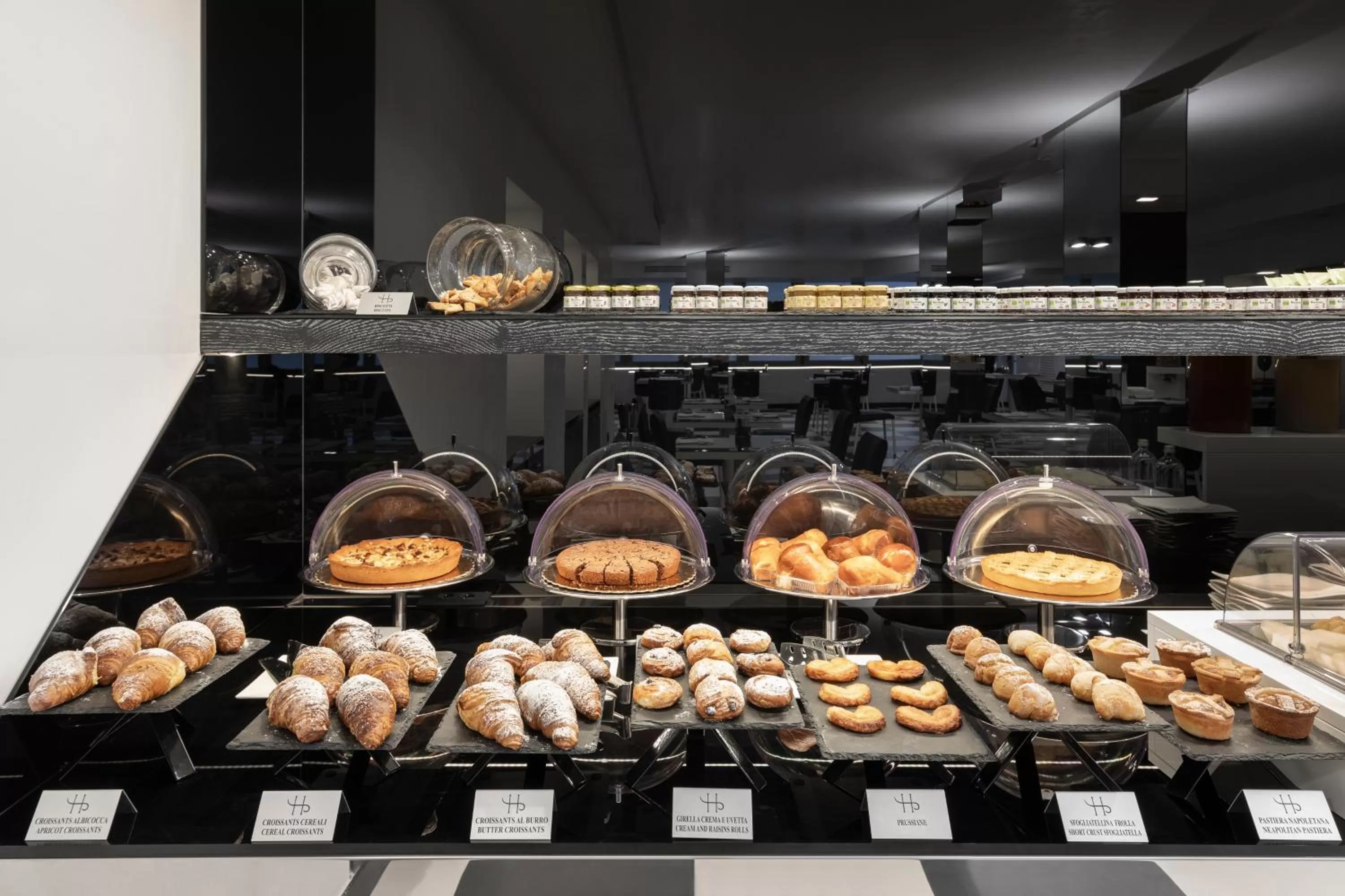 Breakfast in LHP Napoli Palace & SPA