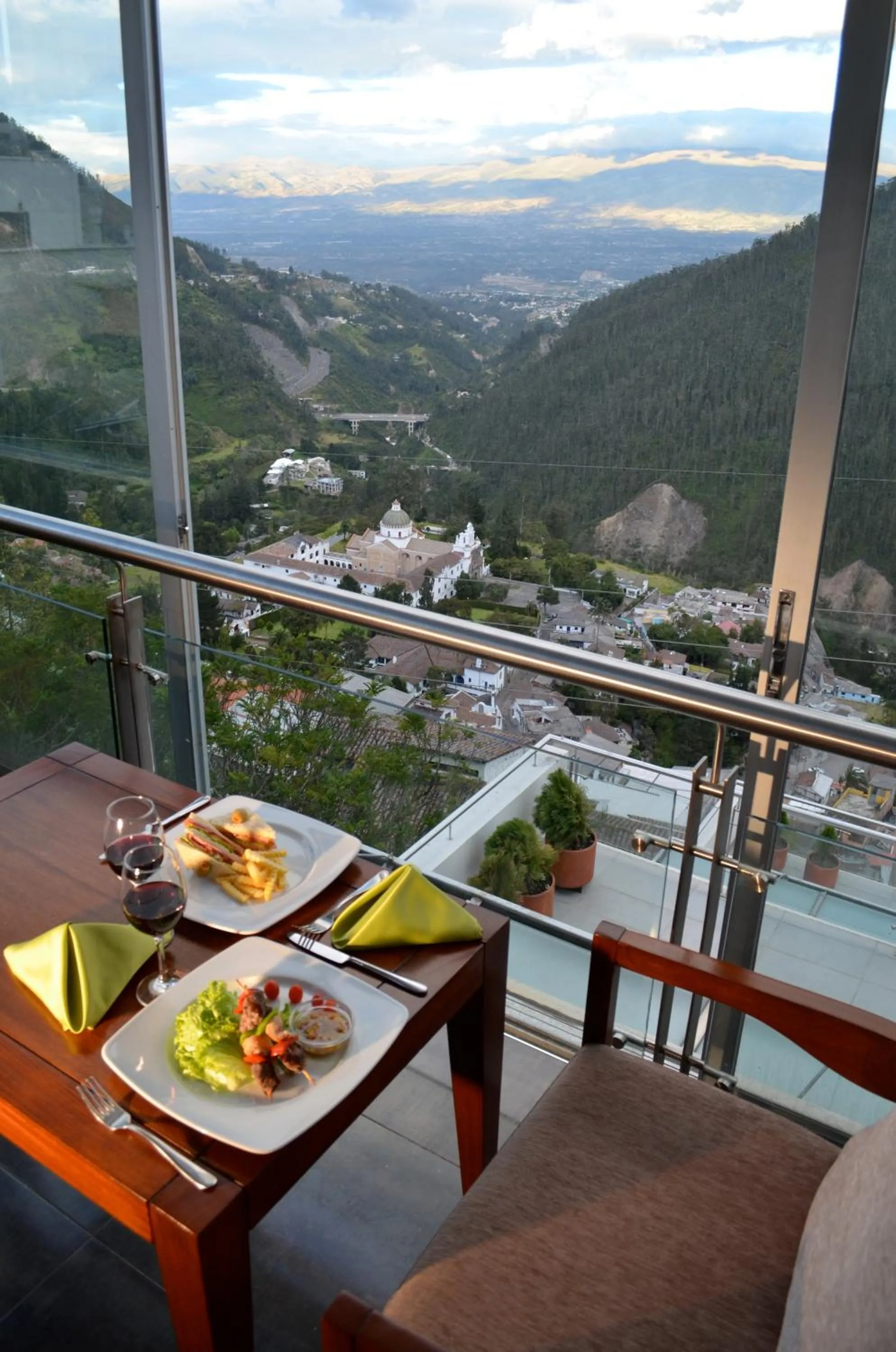 Restaurant/places to eat in Hotel Stubel Suites & Cafe