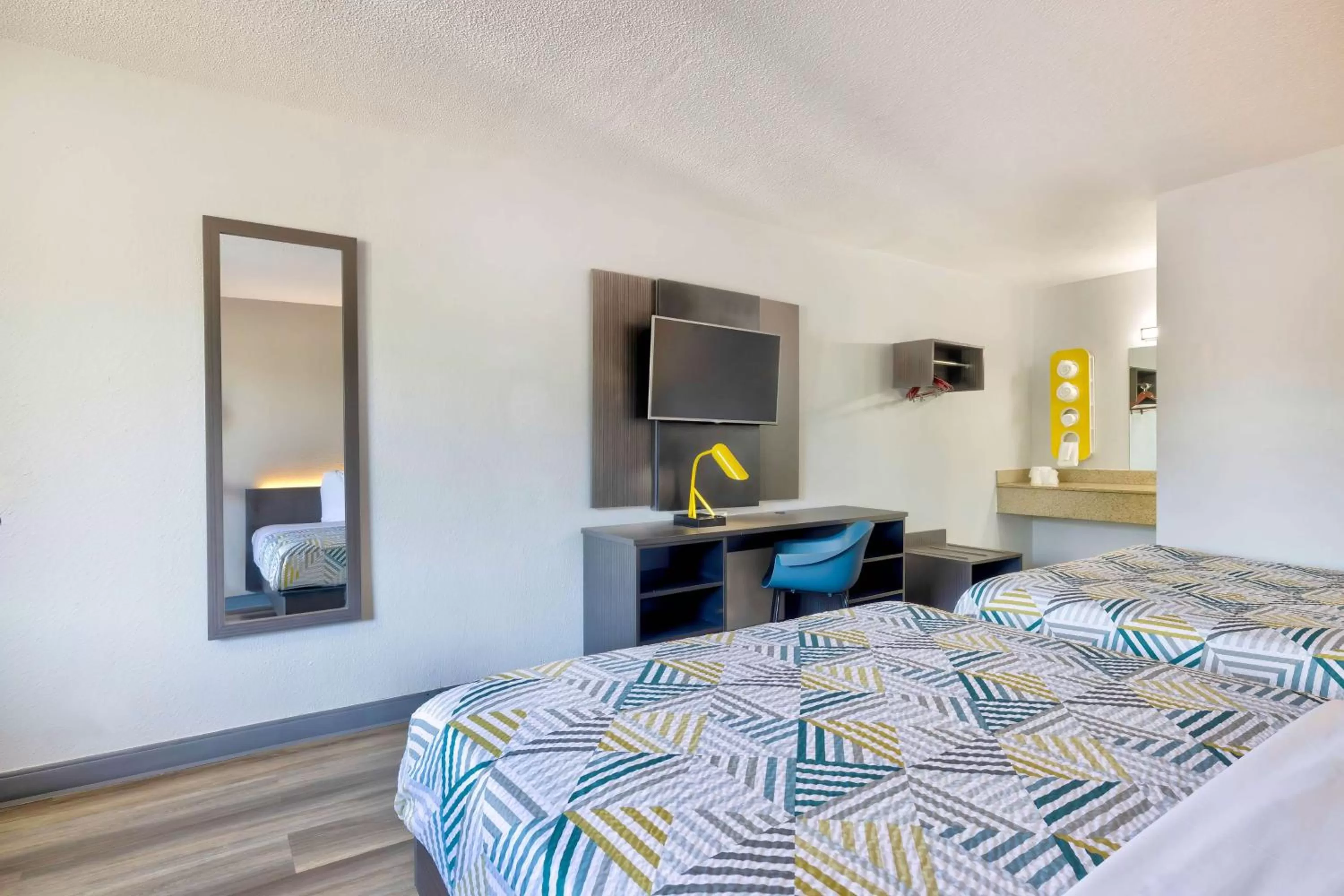 Bedroom, Bed in Motel 6-Hammond, IN - Chicago Area