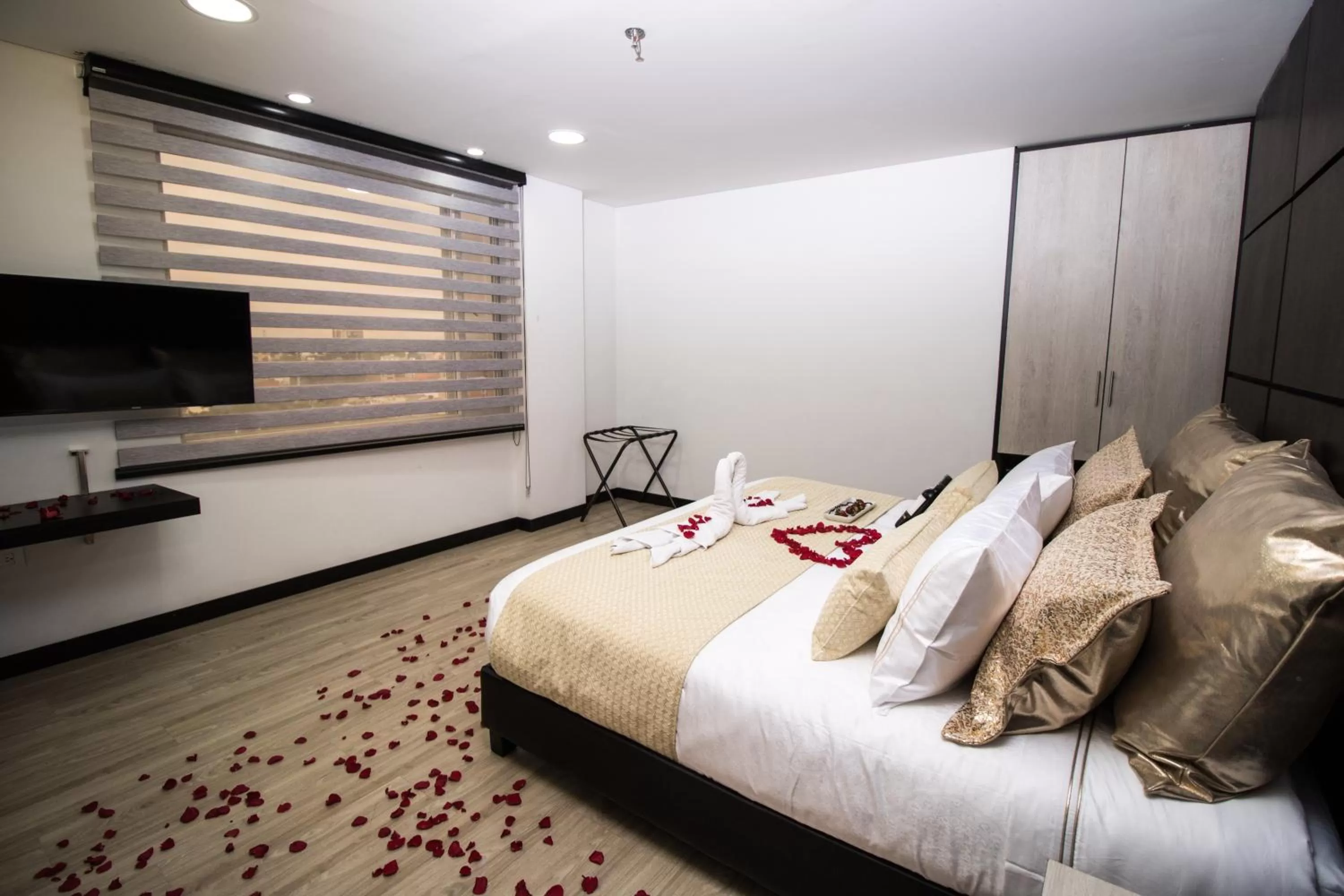 Bed in Hotel American Visa Tower