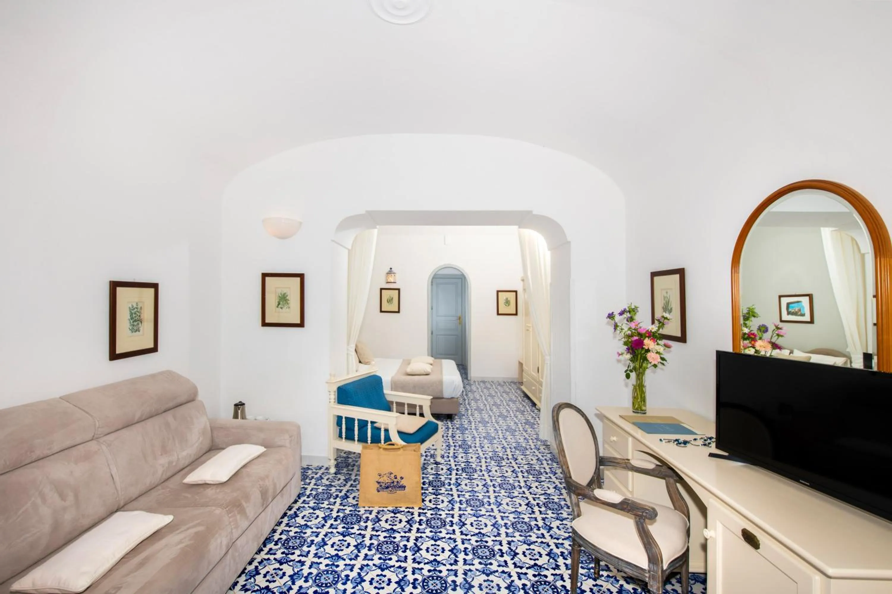 Photo of the whole room, Bed in Grand Hotel Tritone