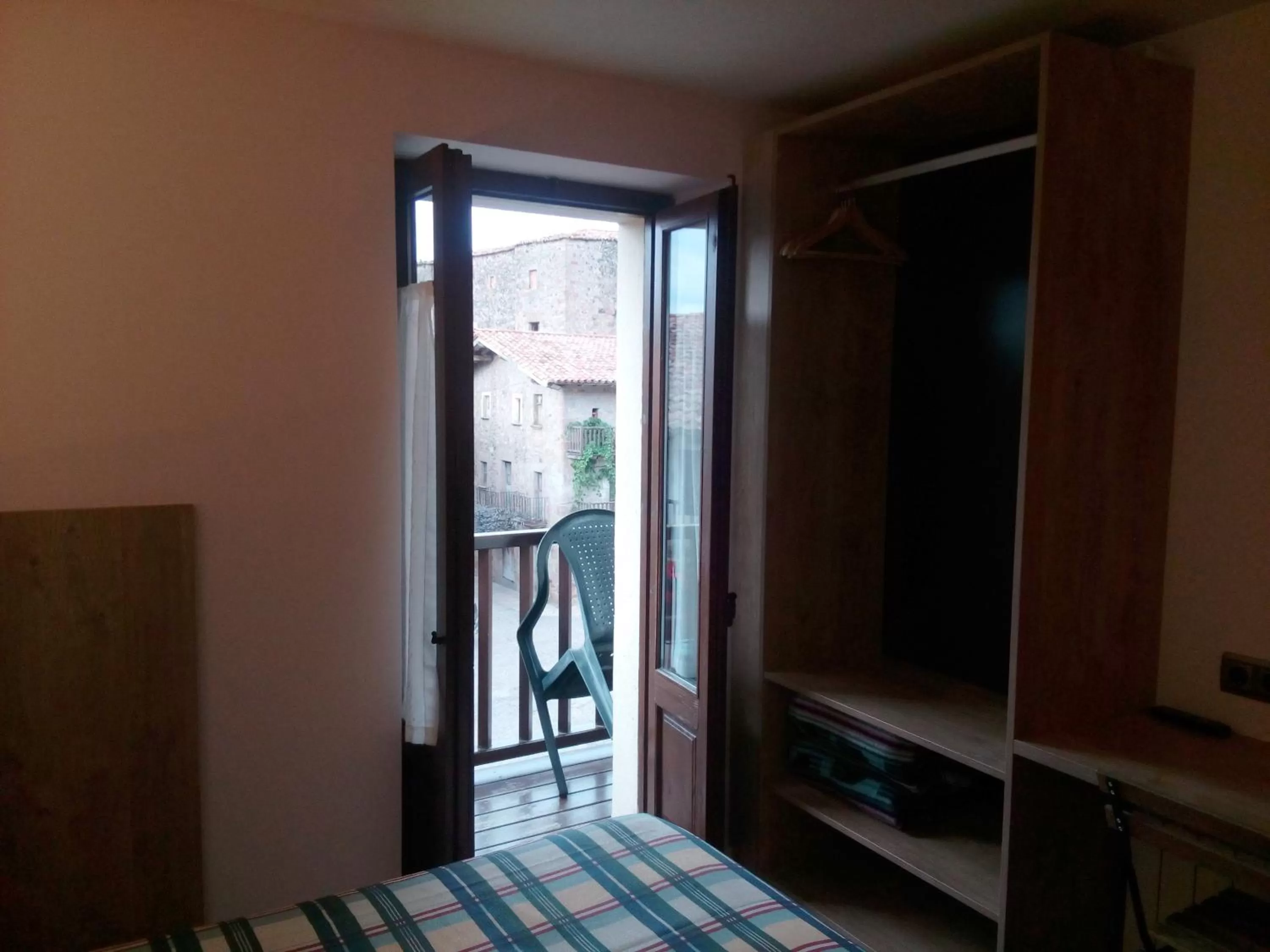 TV and multimedia, Bed in CAN MENCIÓ - Plaça Major