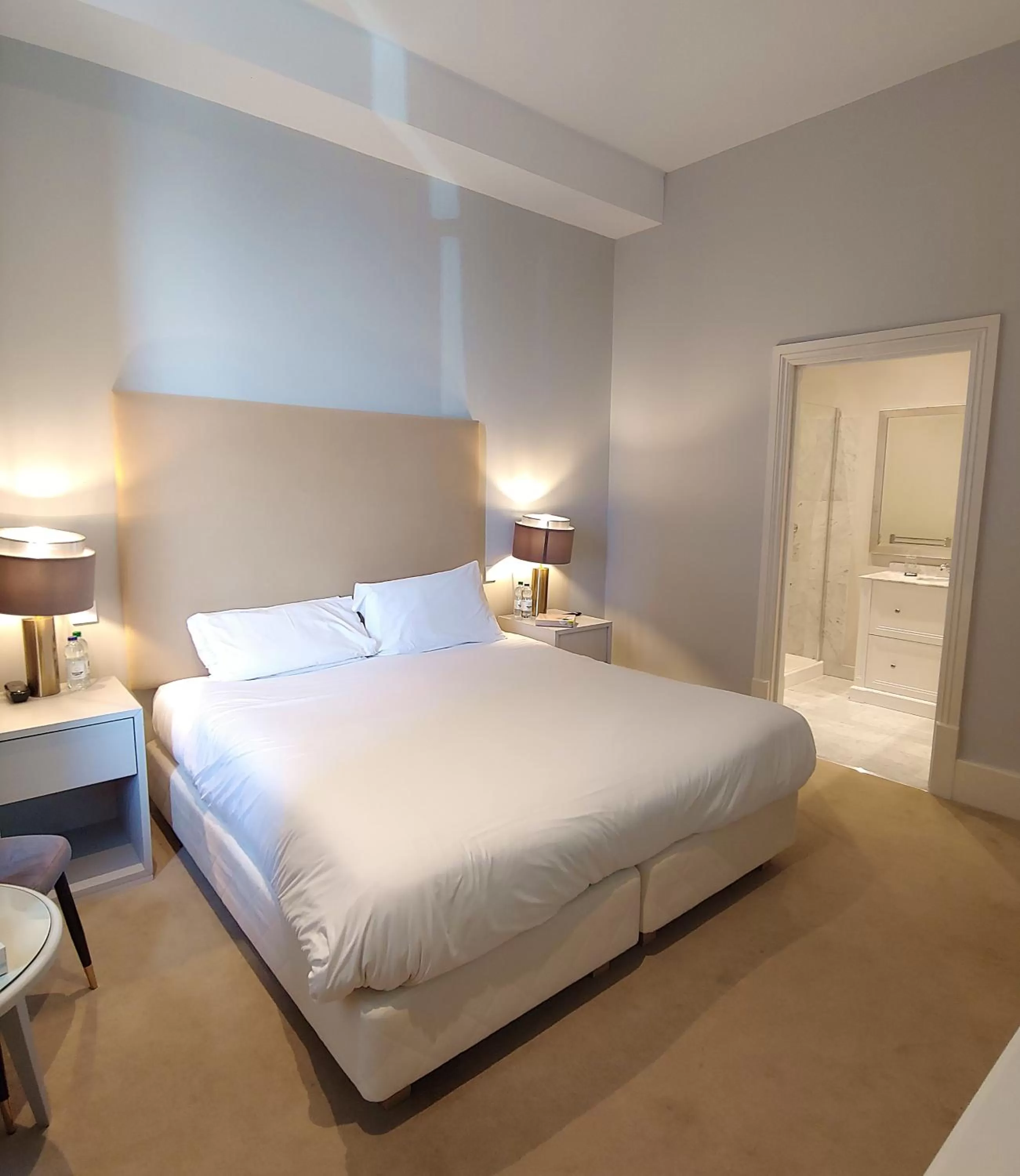 Deluxe Double Room, Partial Sea View in The Chatsworth Hotel