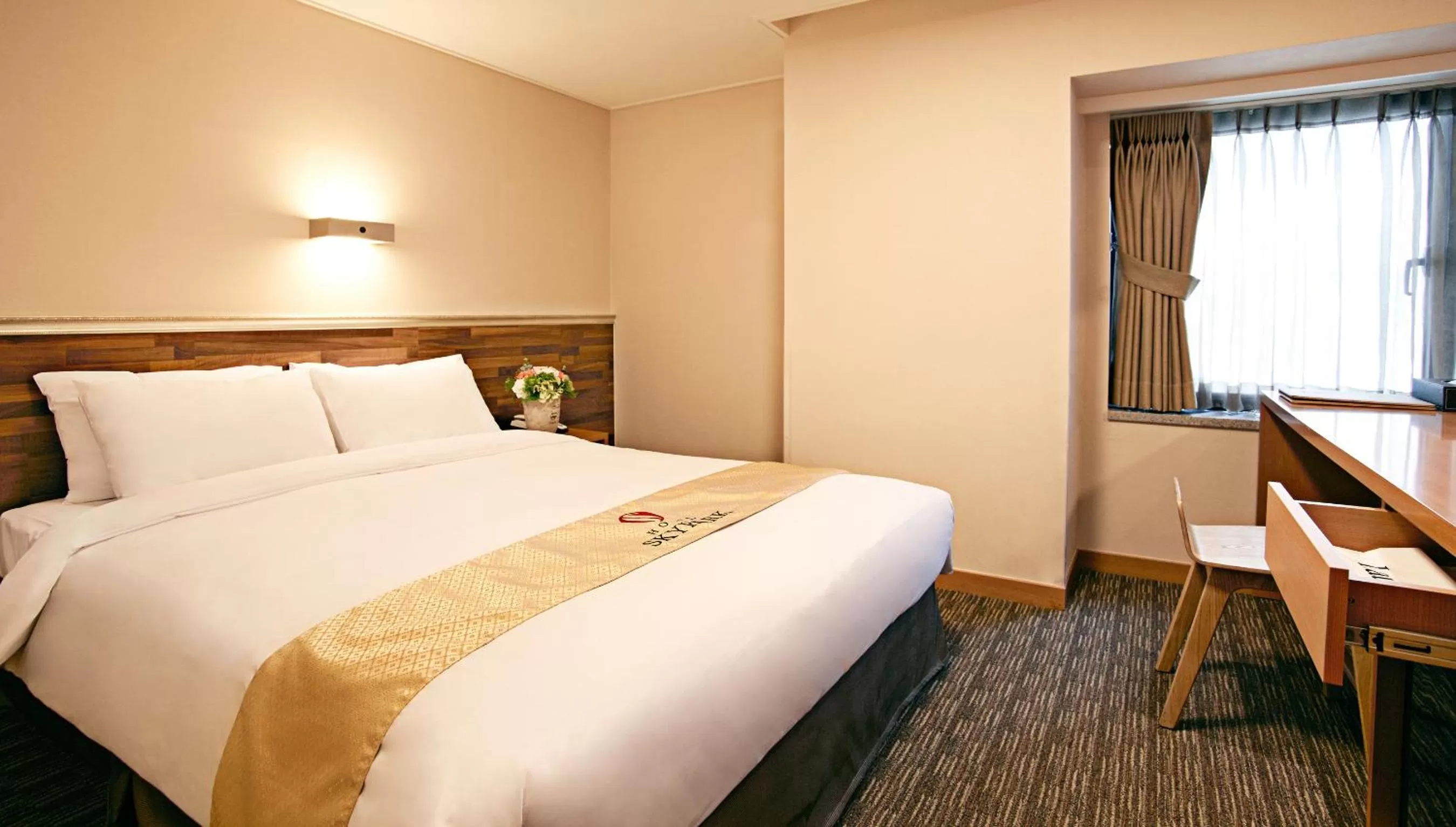 Bed in Hotel Skypark Myeongdong 1