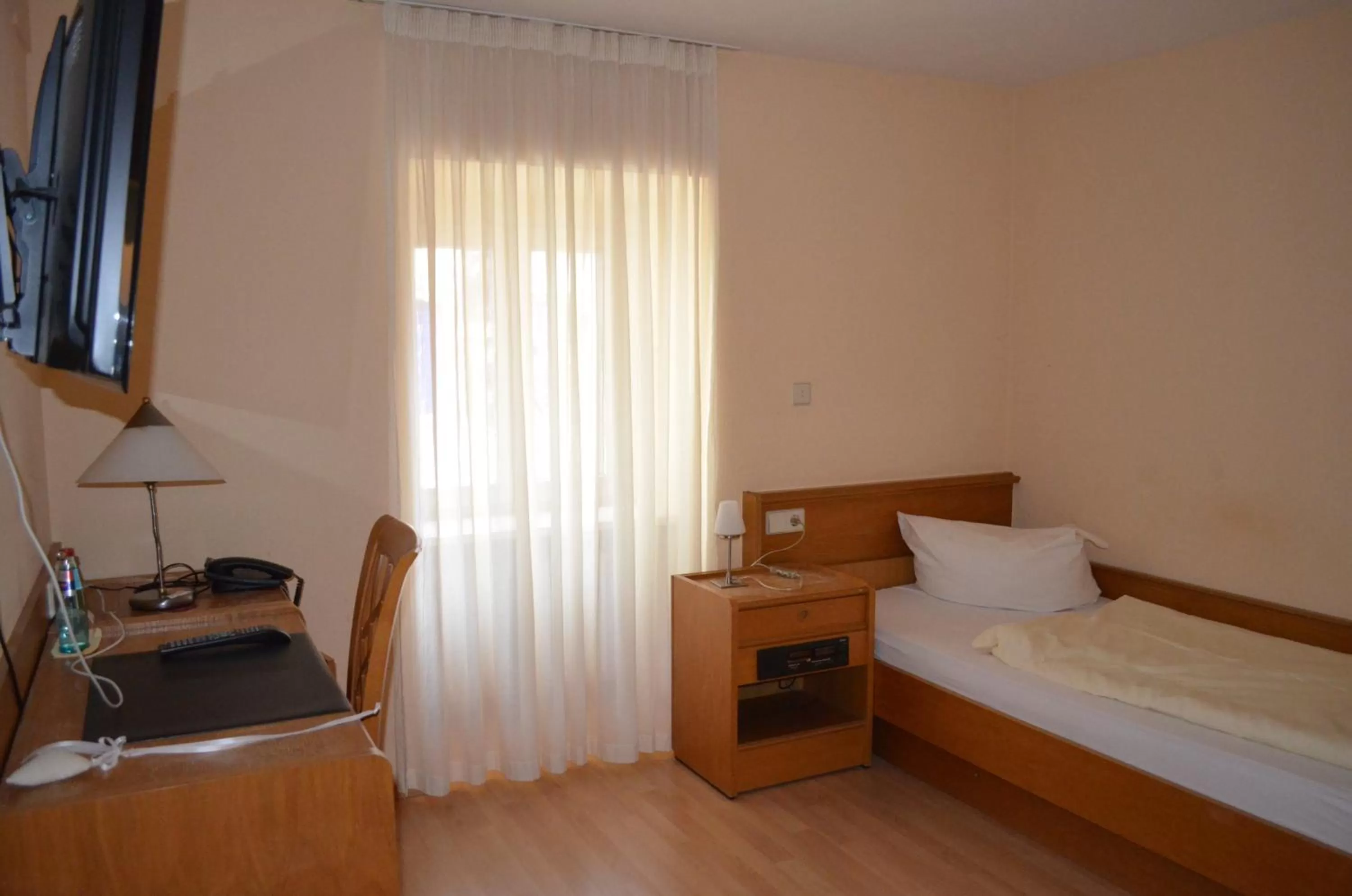 Bedroom, Bed in Alte Post - Hotel Am Rhein-Ufer Laufenburg