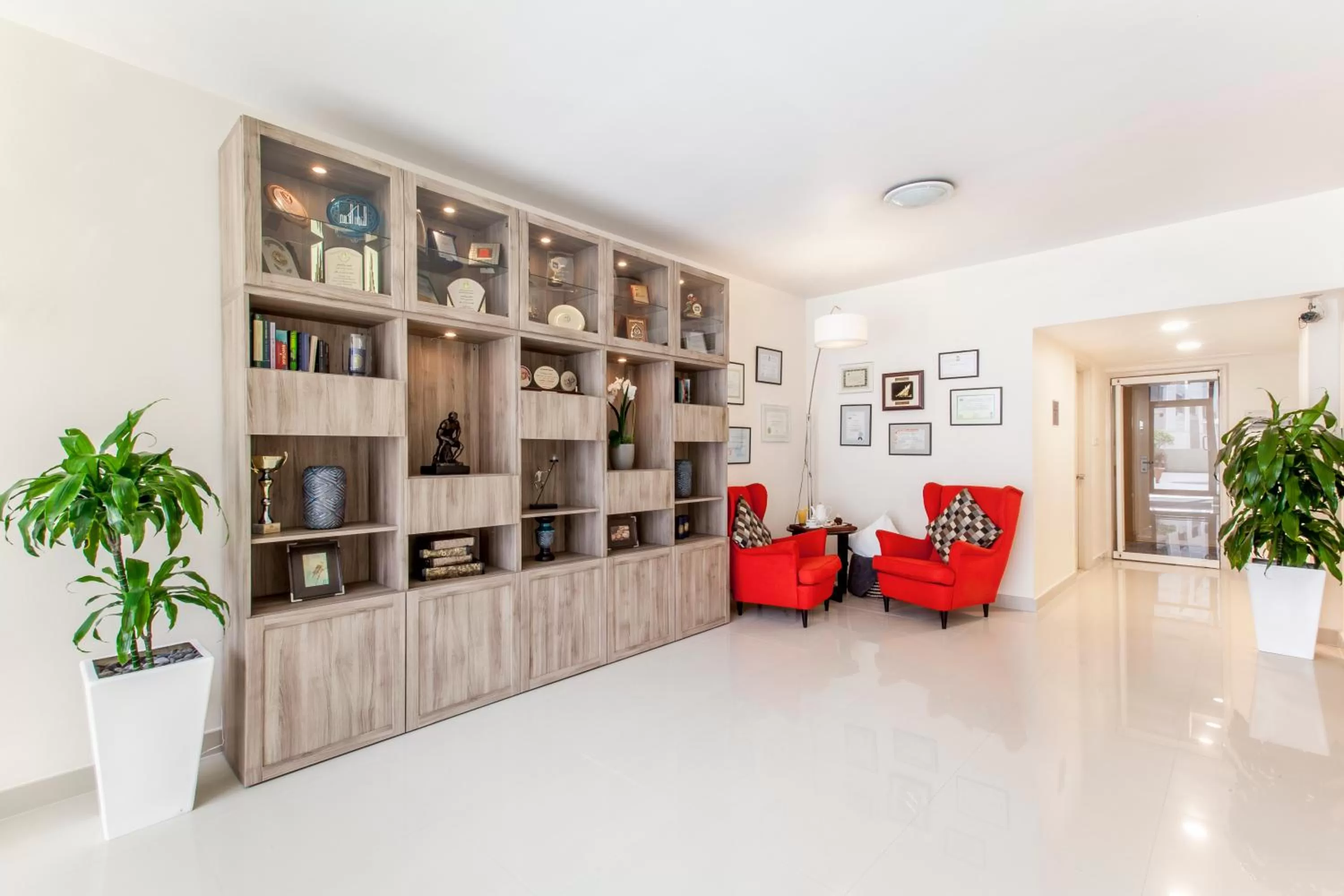 Library in Golden Sands Hotel Apartments